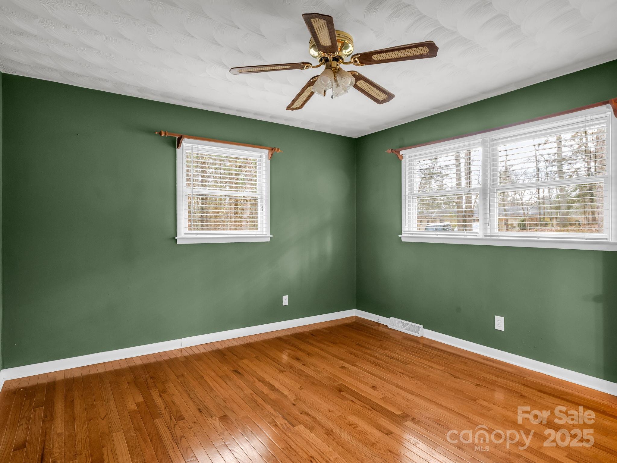 136 Old Tanglewood Trail — Hendersonville