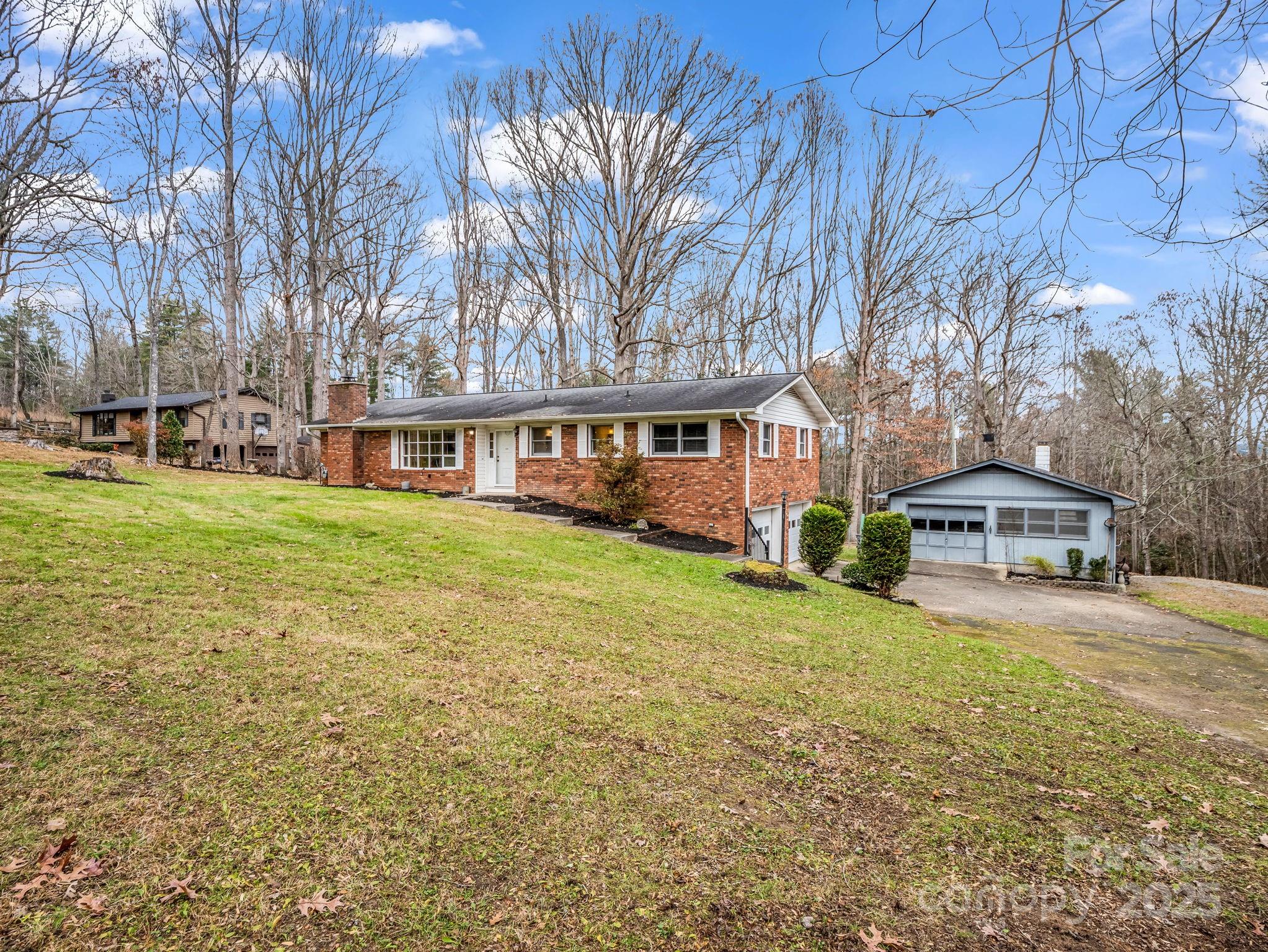 136 Old Tanglewood Trail — Hendersonville