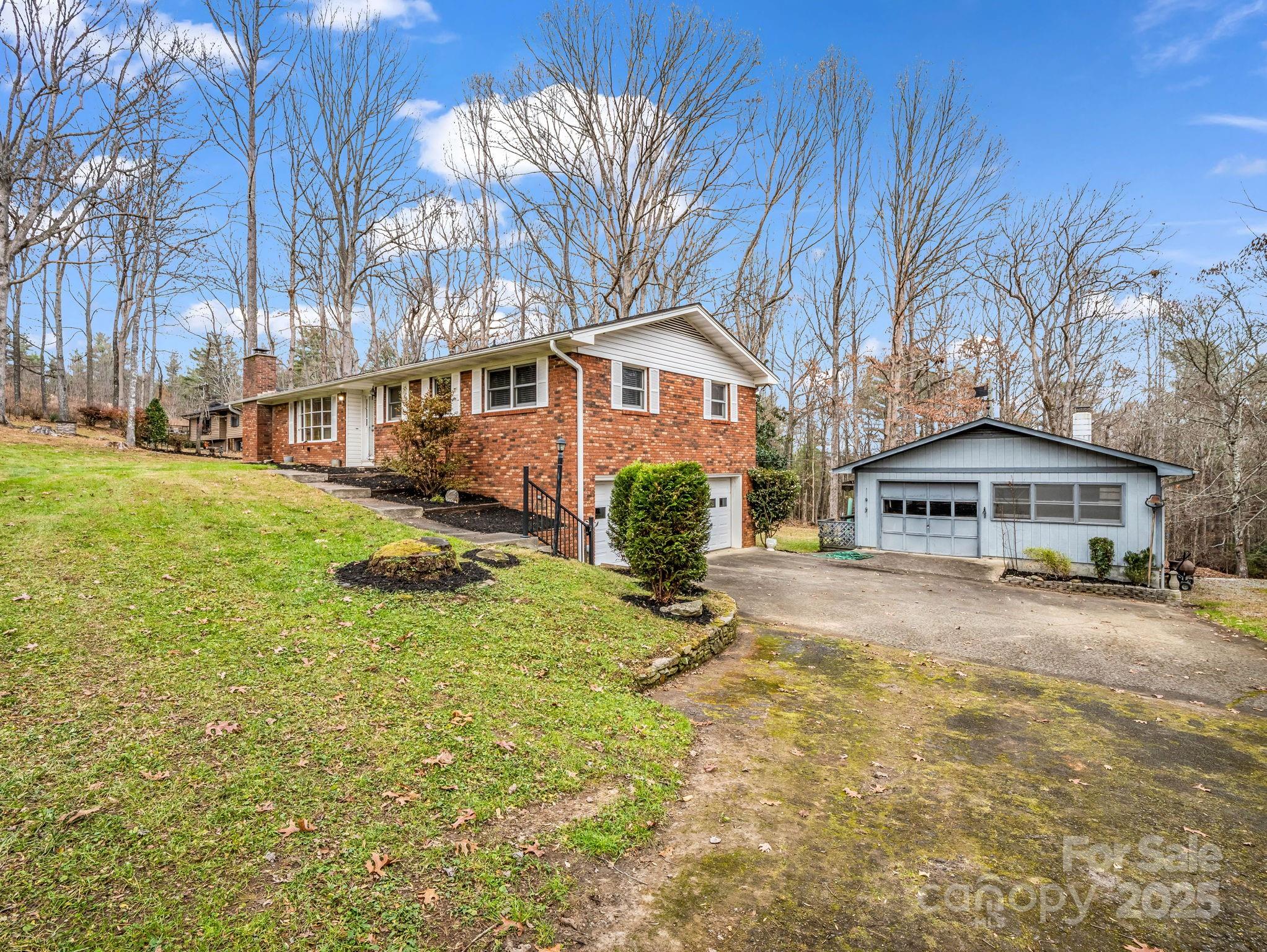 136 Old Tanglewood Trail — Hendersonville