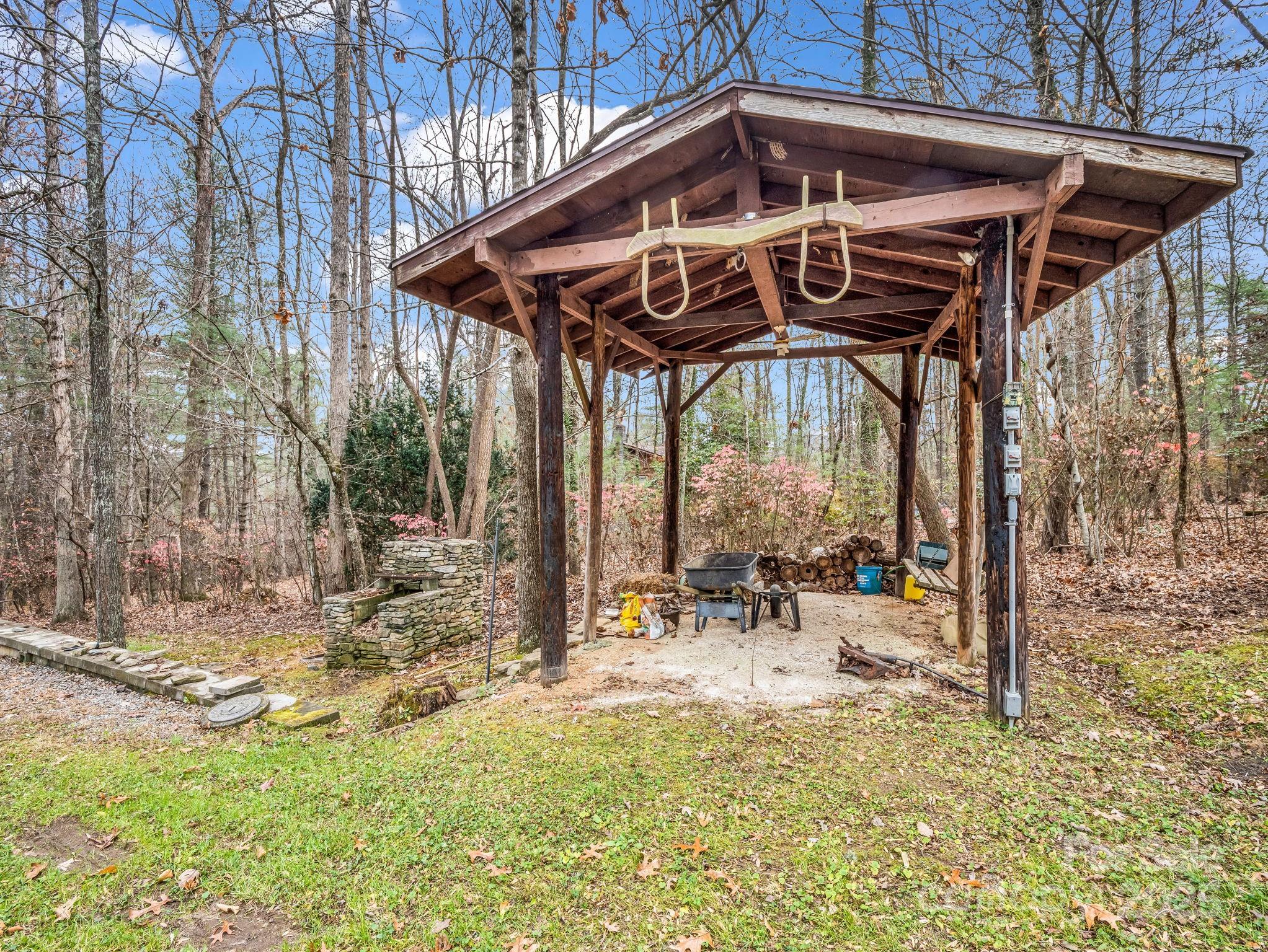 136 Old Tanglewood Trail — Hendersonville