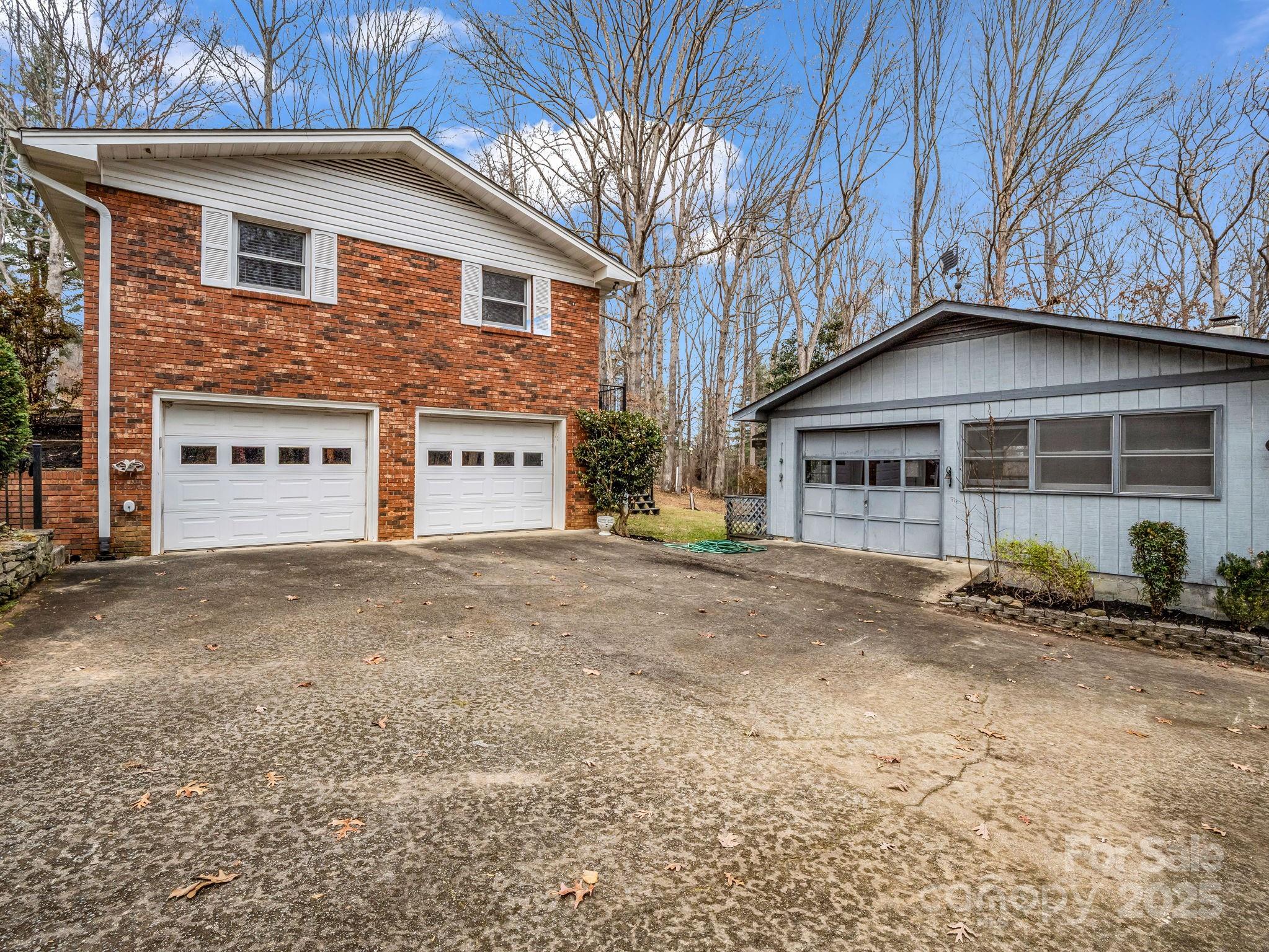136 Old Tanglewood Trail — Hendersonville