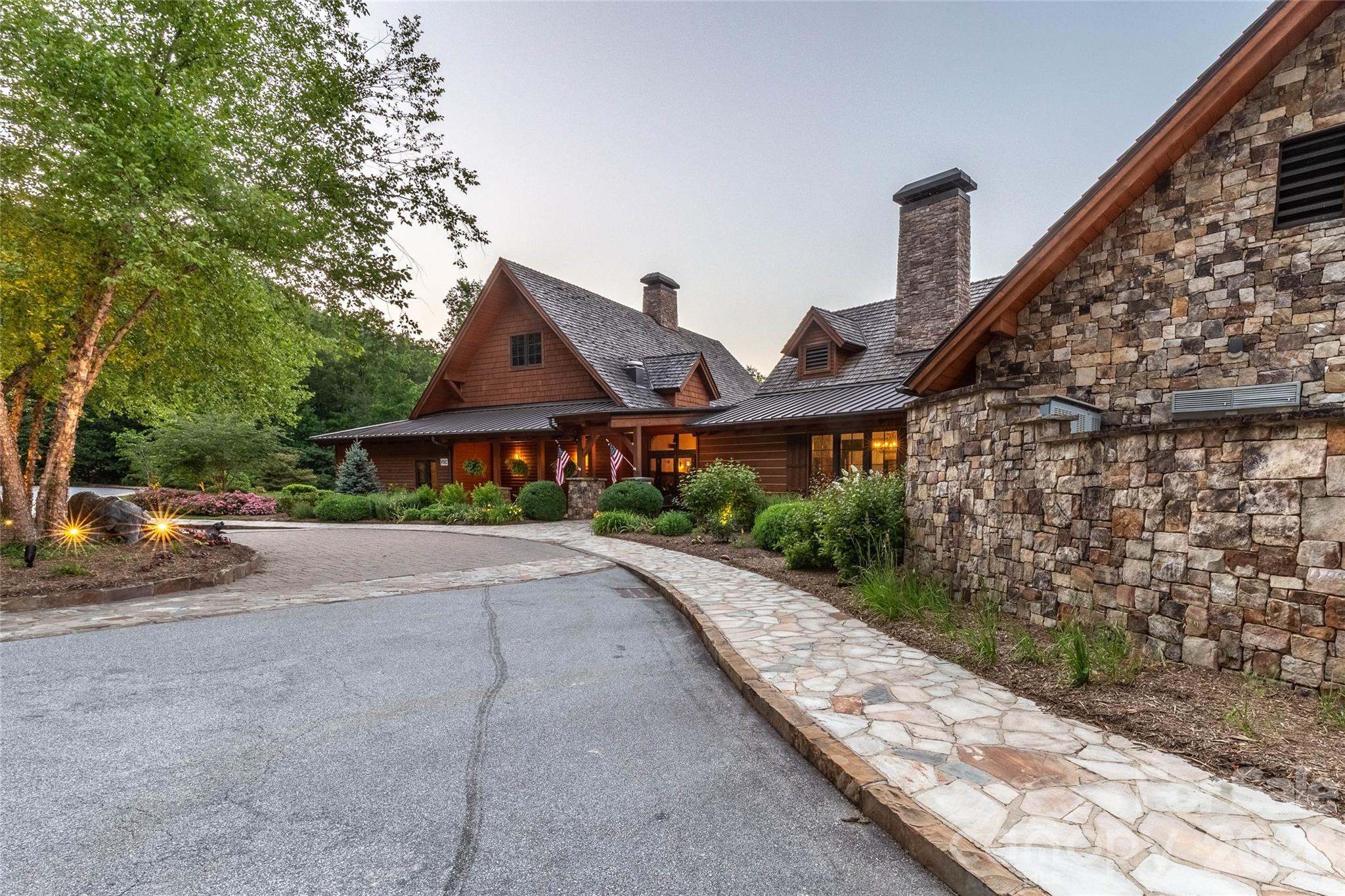 126 Mossycup Court — Tuckasegee