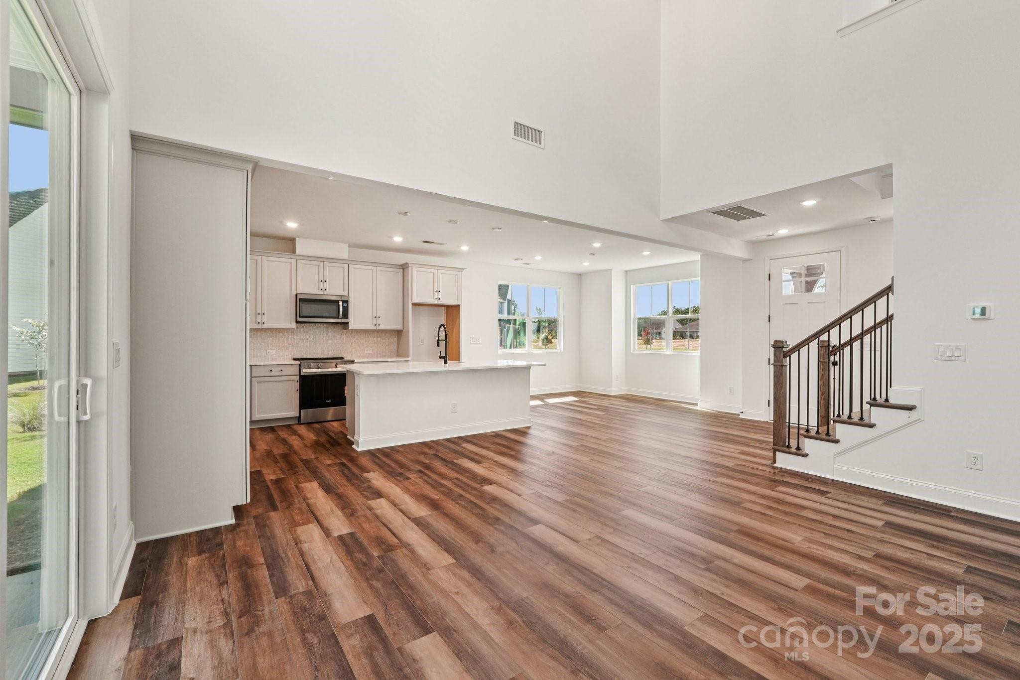 609 Mercury Drive — Tega Cay