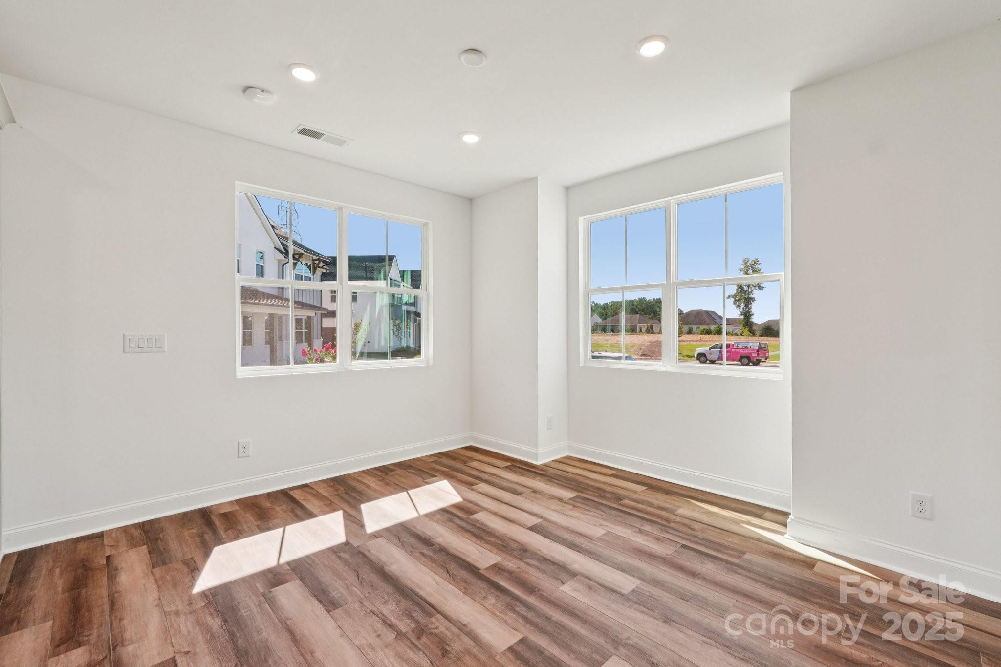 609 Mercury Drive — Tega Cay