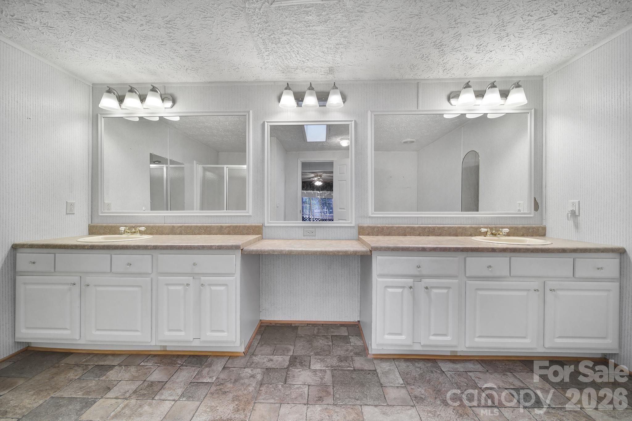 2236 White Heron Road — Liberty Hill