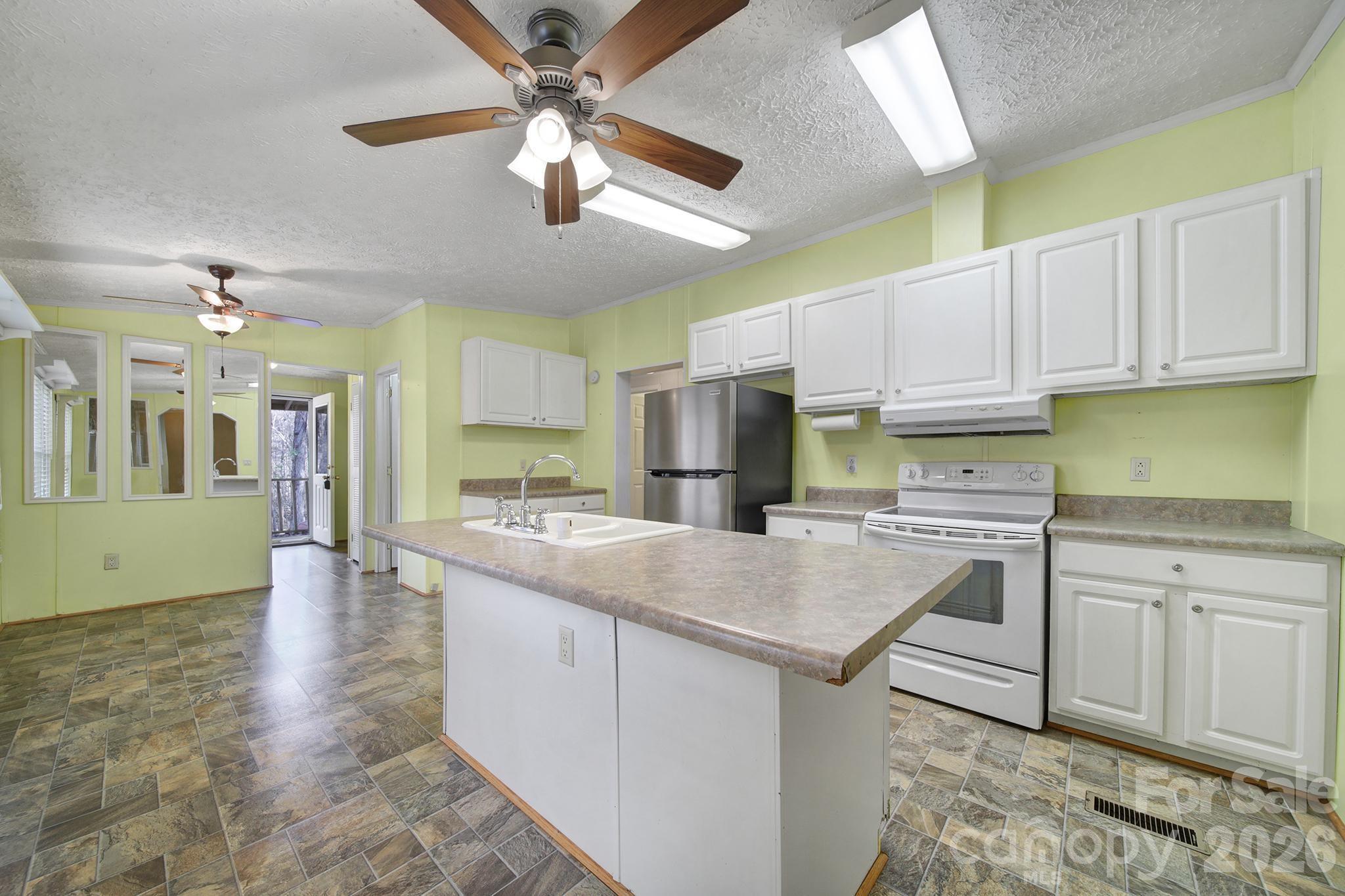 2236 White Heron Road — Liberty Hill