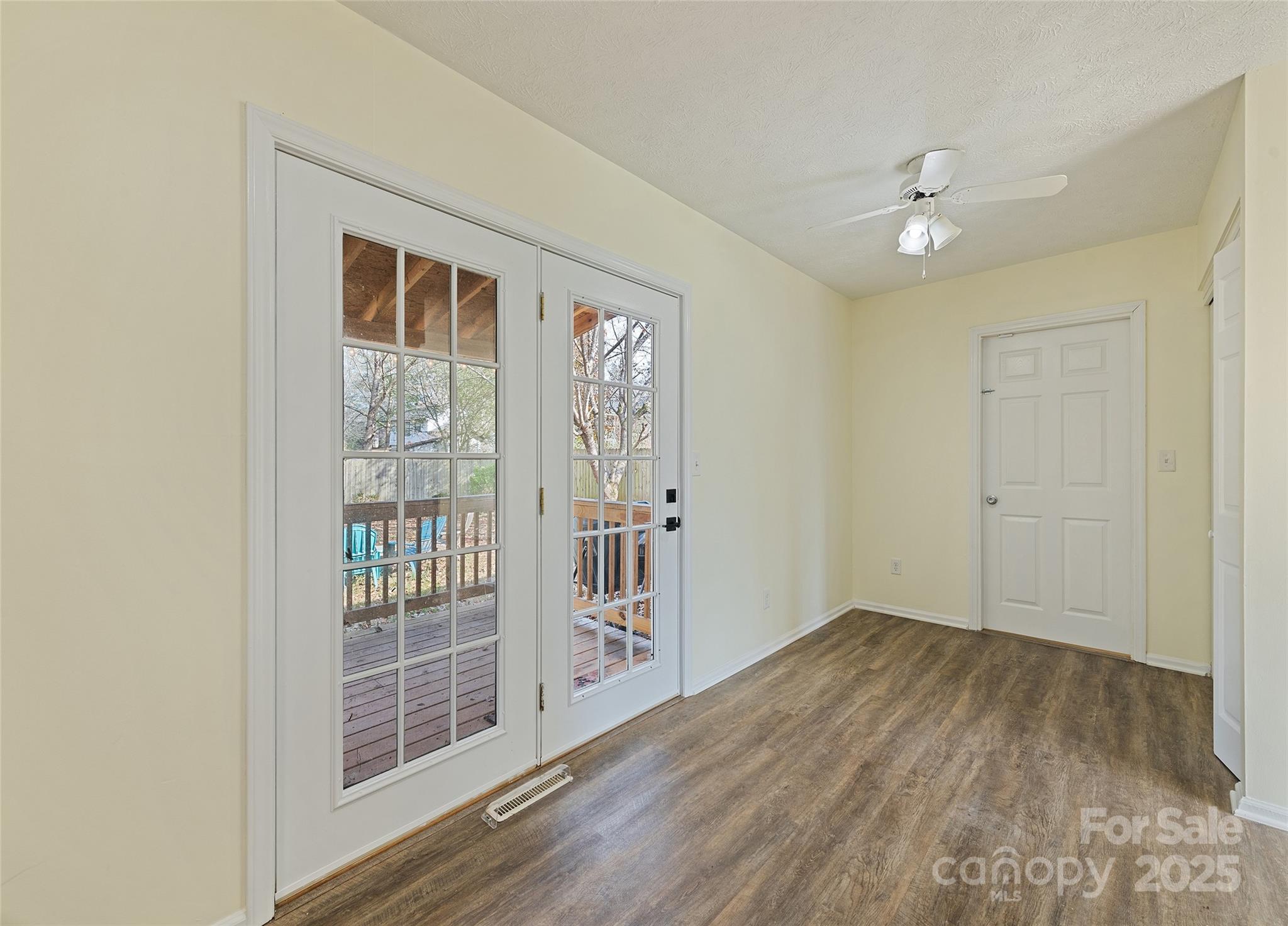 129 Willowbrook Road — Hendersonville
