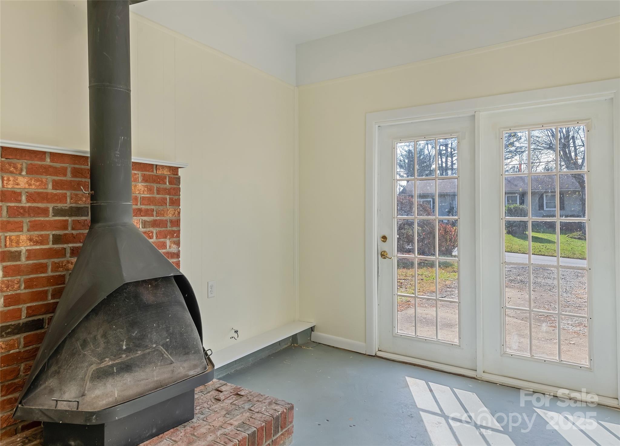 129 Willowbrook Road — Hendersonville