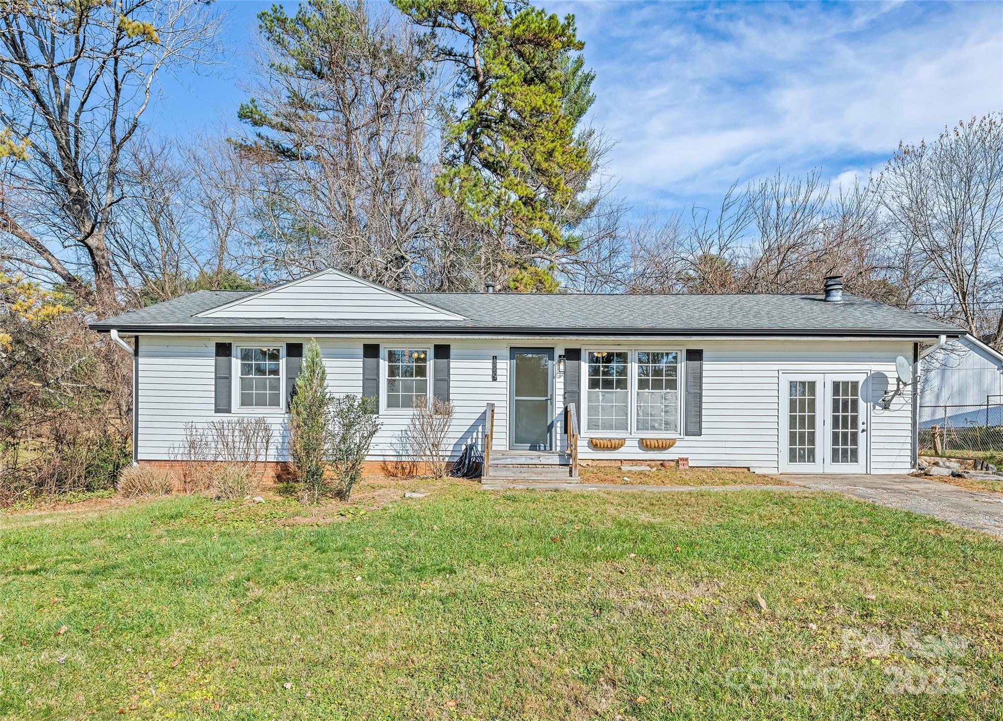 129 Willowbrook Road — Hendersonville