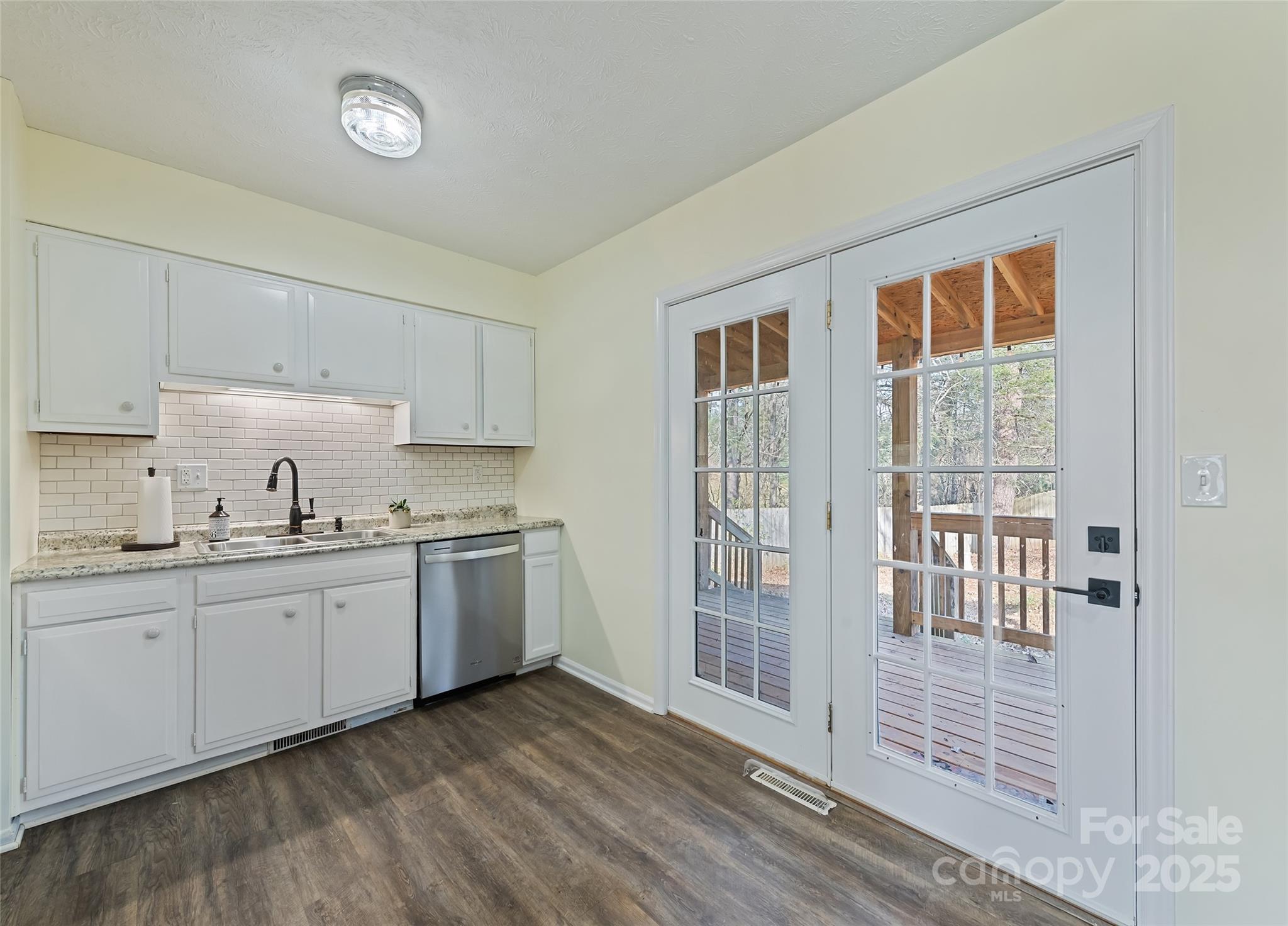 129 Willowbrook Road — Hendersonville