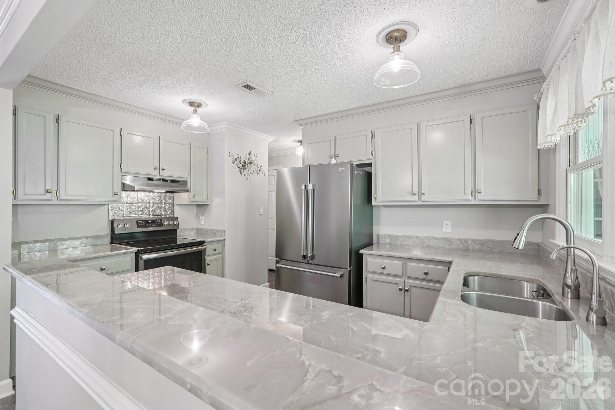 1741 Robinwood Road — Gastonia