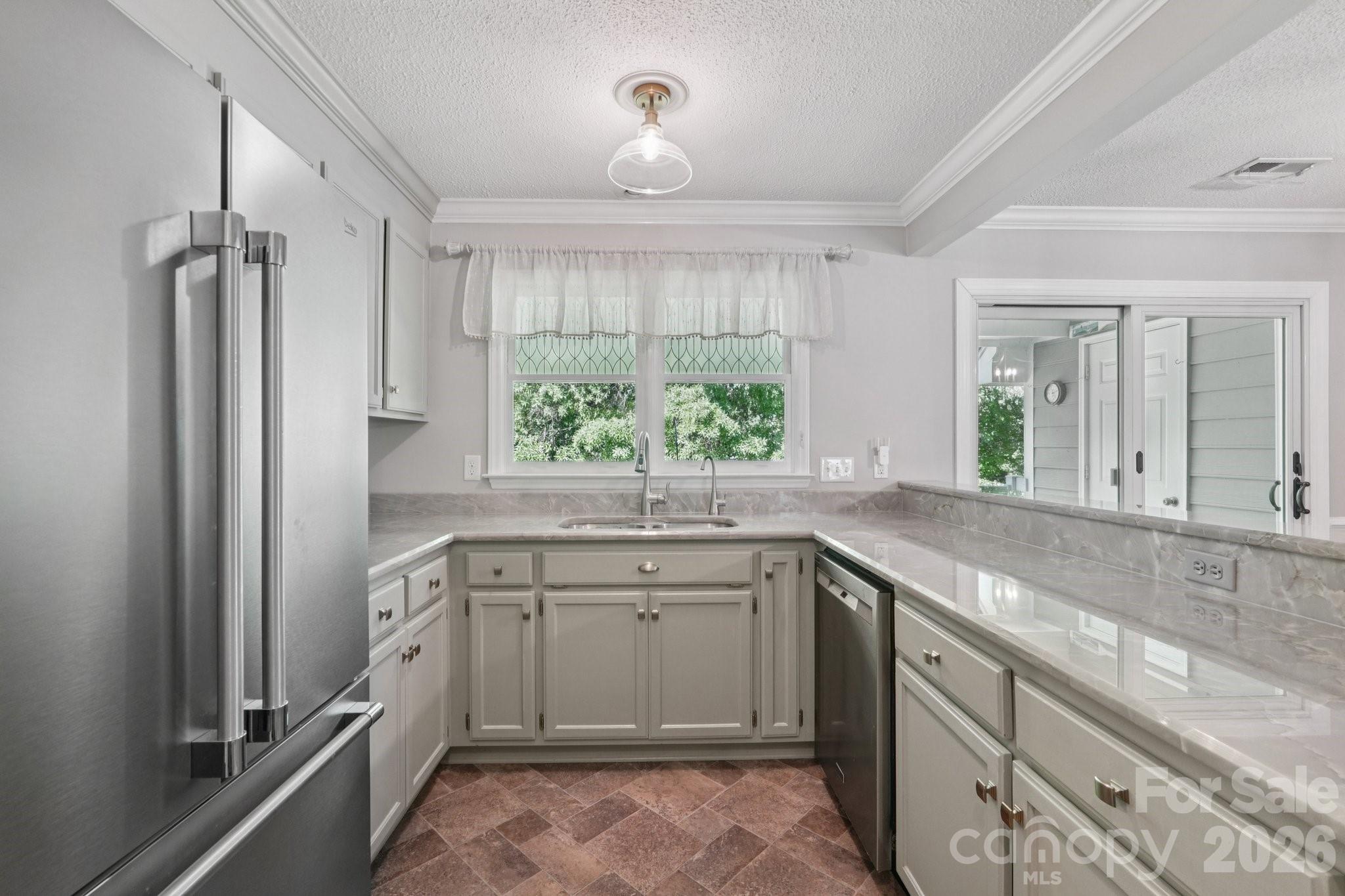 1741 Robinwood Road — Gastonia