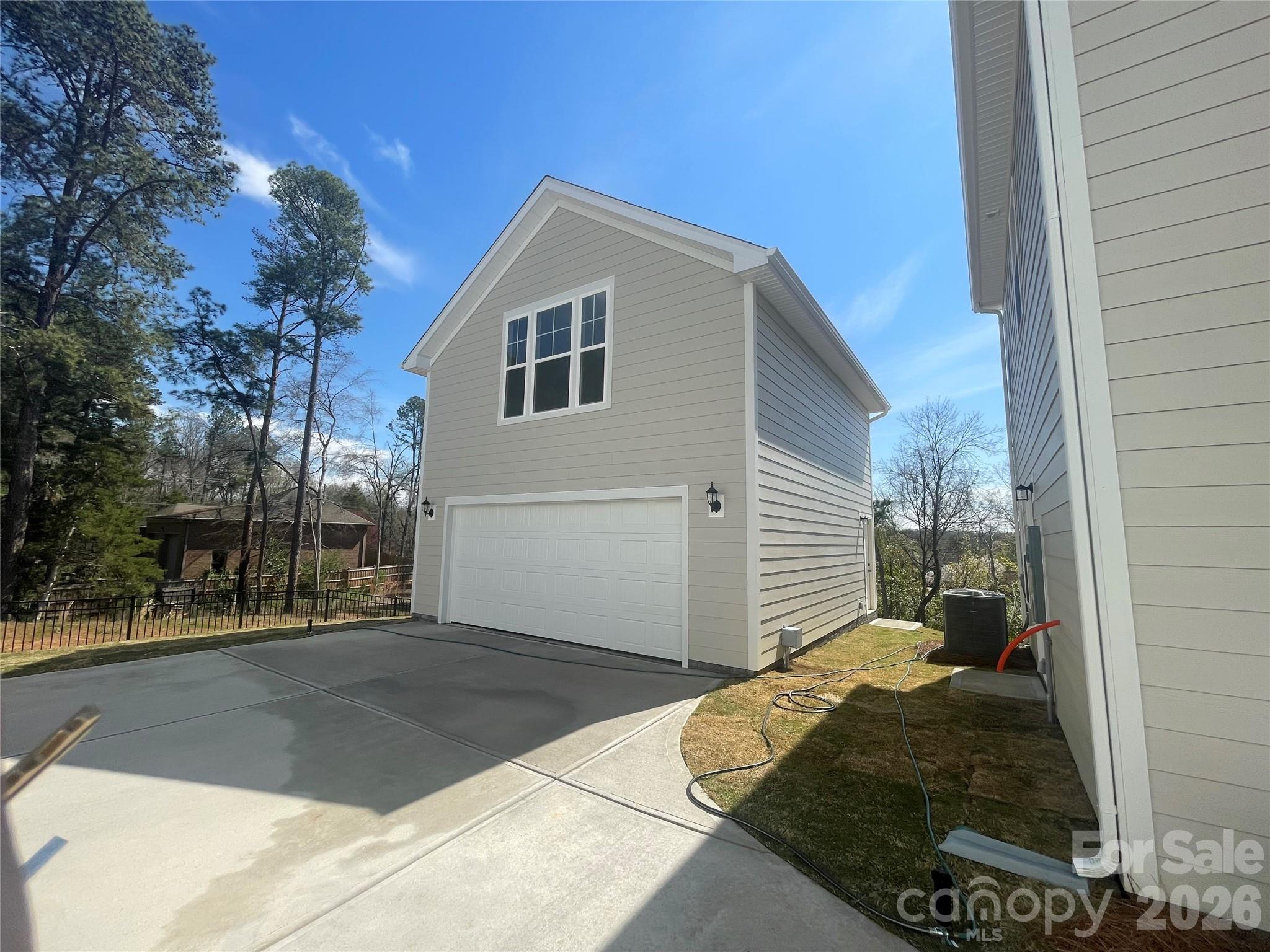 4049 Grommet Court — Matthews