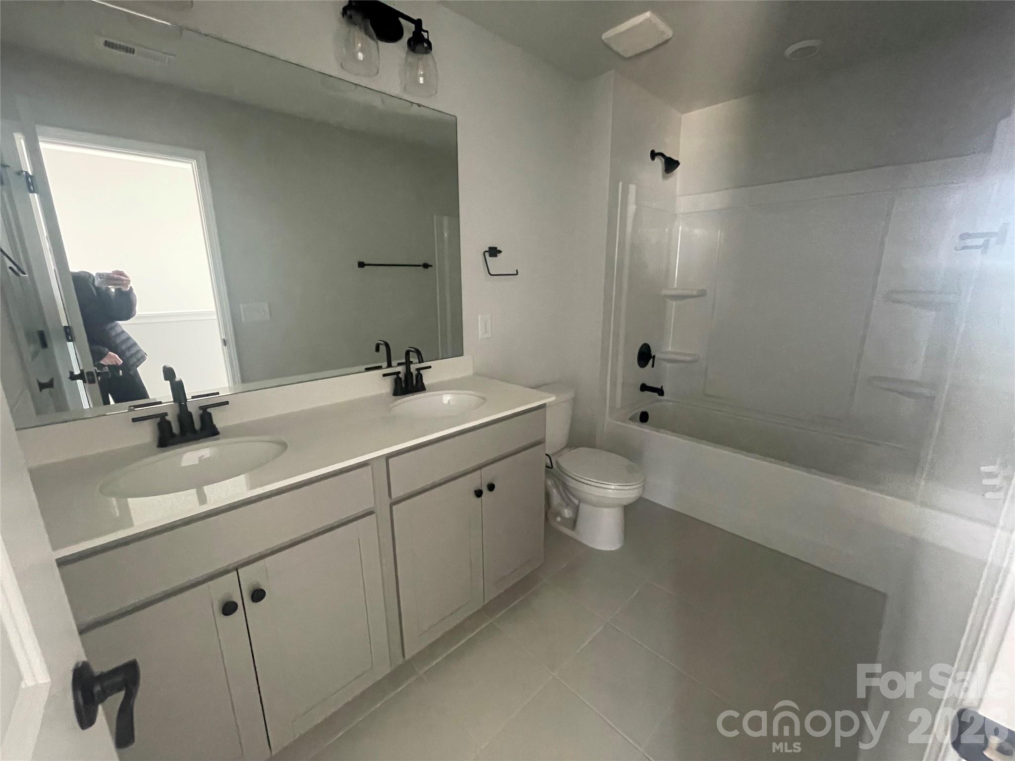 4049 Grommet Court — Matthews