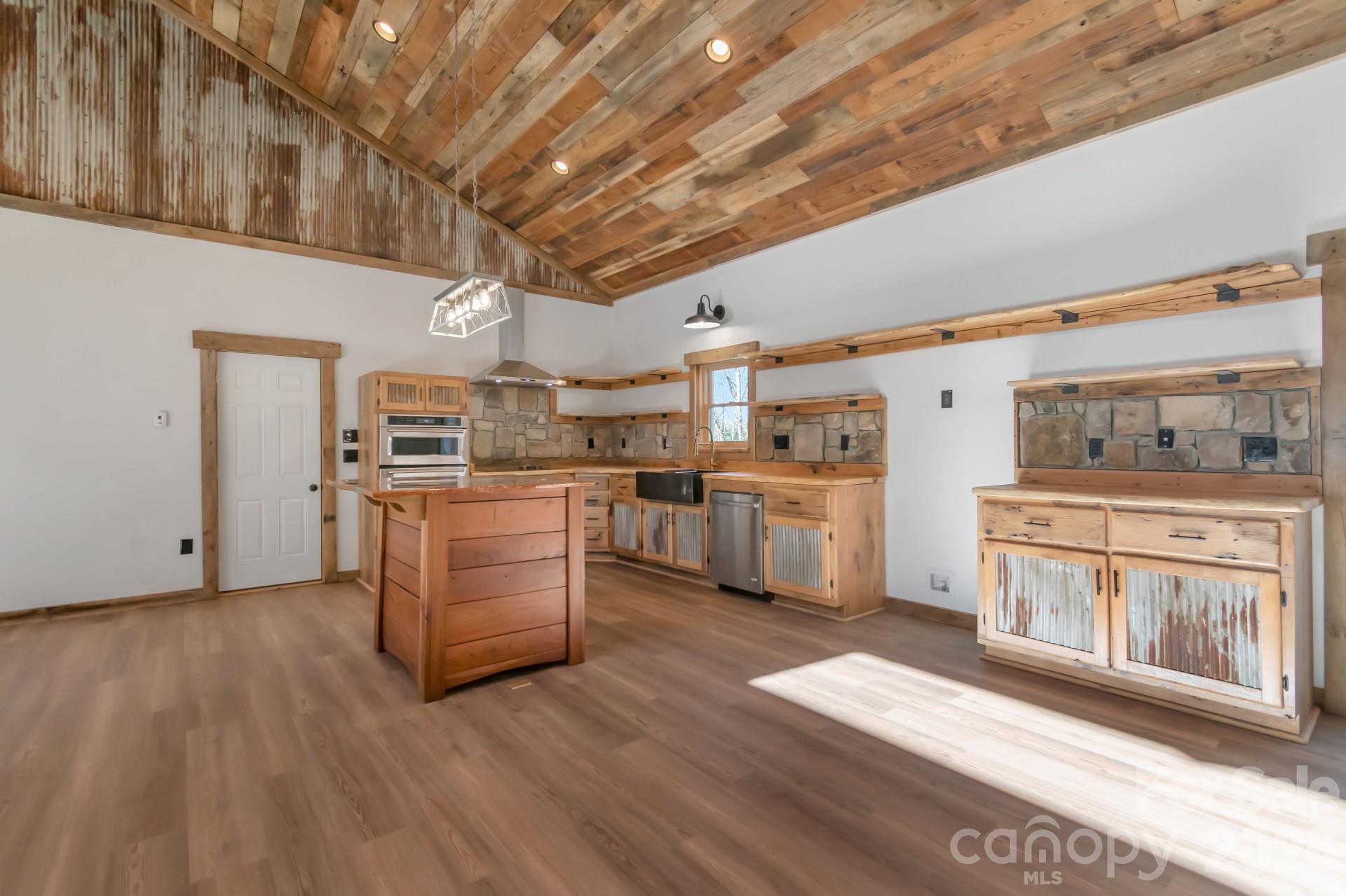 486 Hunter-Lysik Way — Laurel Springs