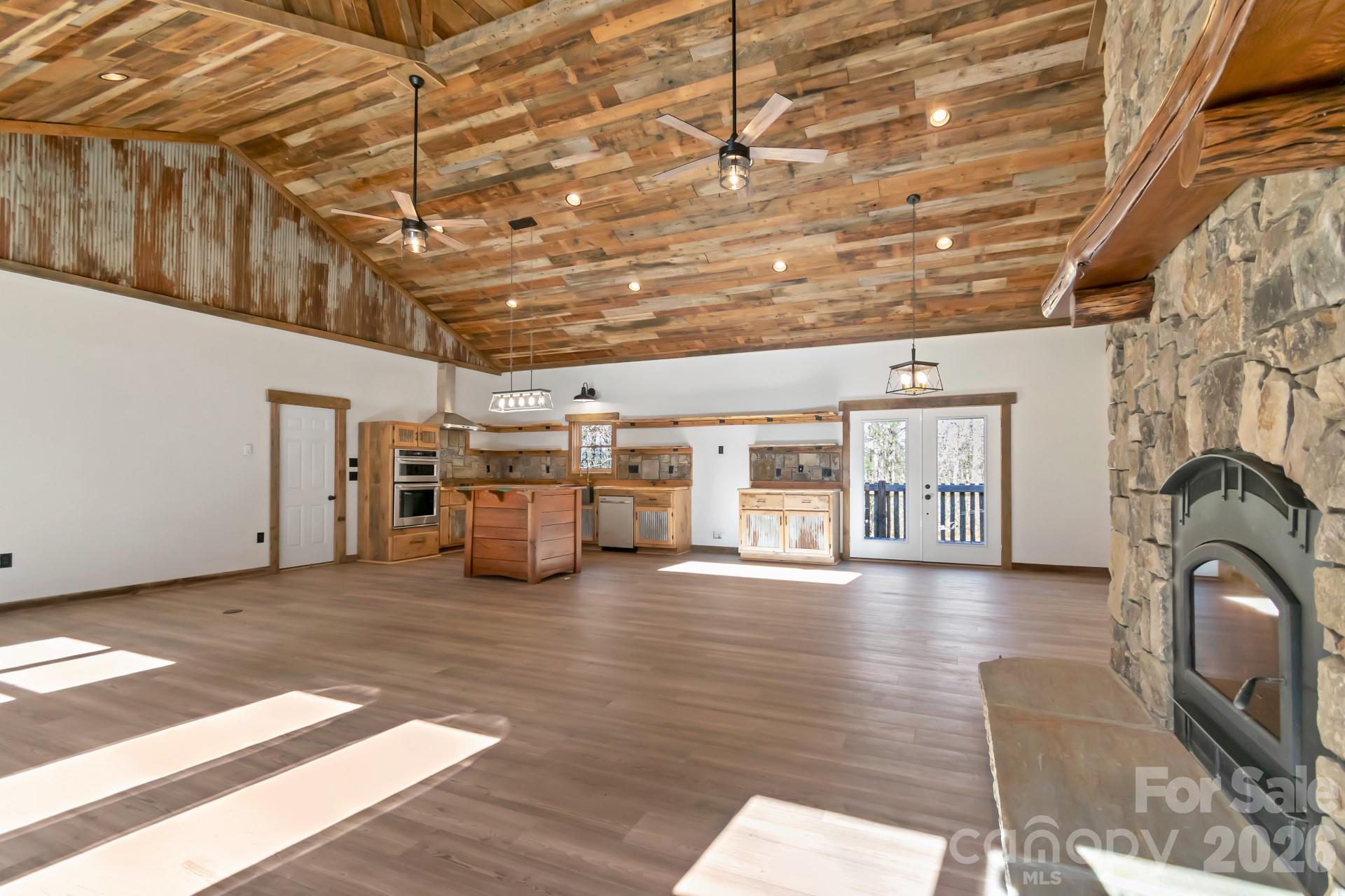 486 Hunter-Lysik Way — Laurel Springs