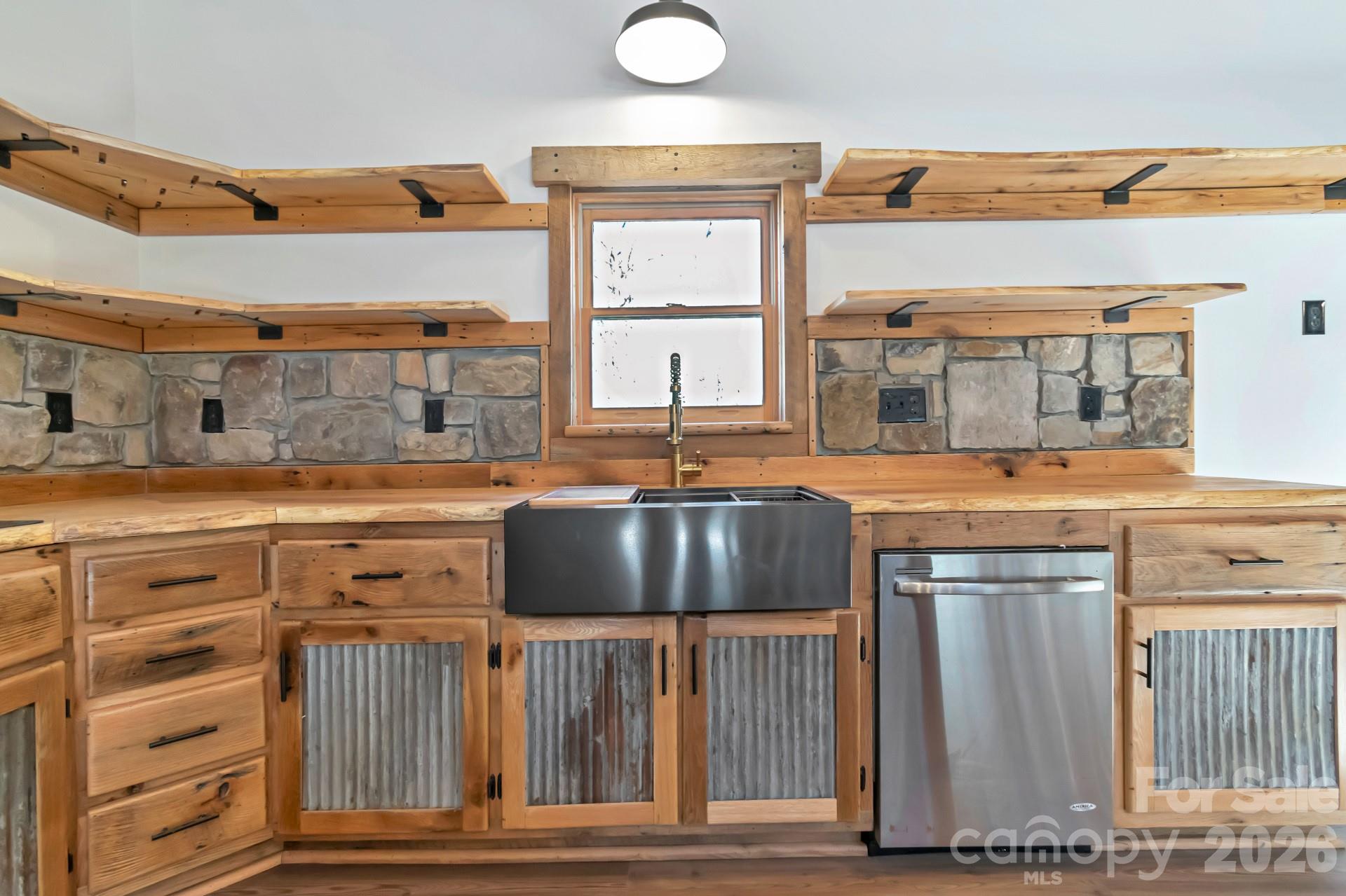 486 Hunter-Lysik Way — Laurel Springs