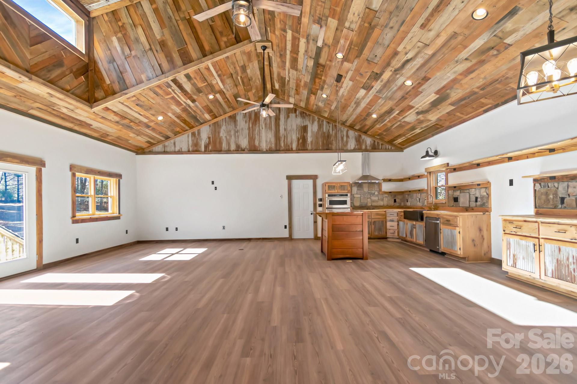 486 Hunter-Lysik Way — Laurel Springs