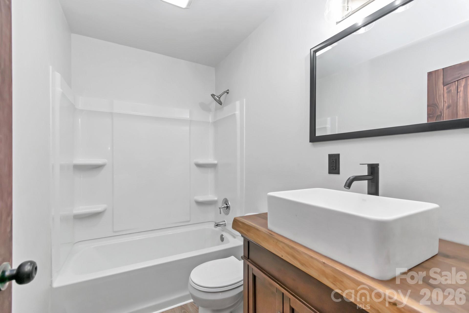 486 Hunter-Lysik Way — Laurel Springs