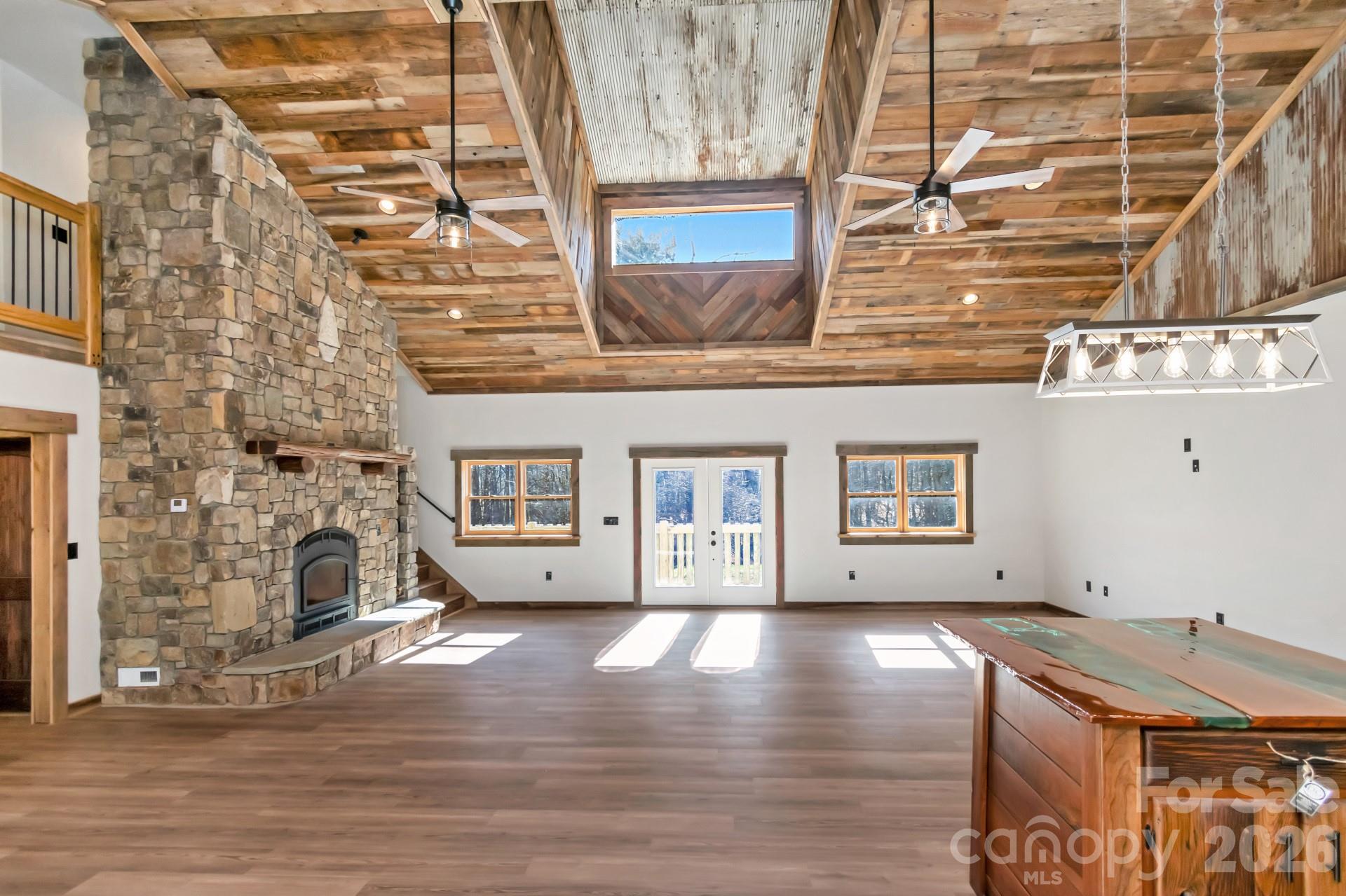 486 Hunter-Lysik Way — Laurel Springs