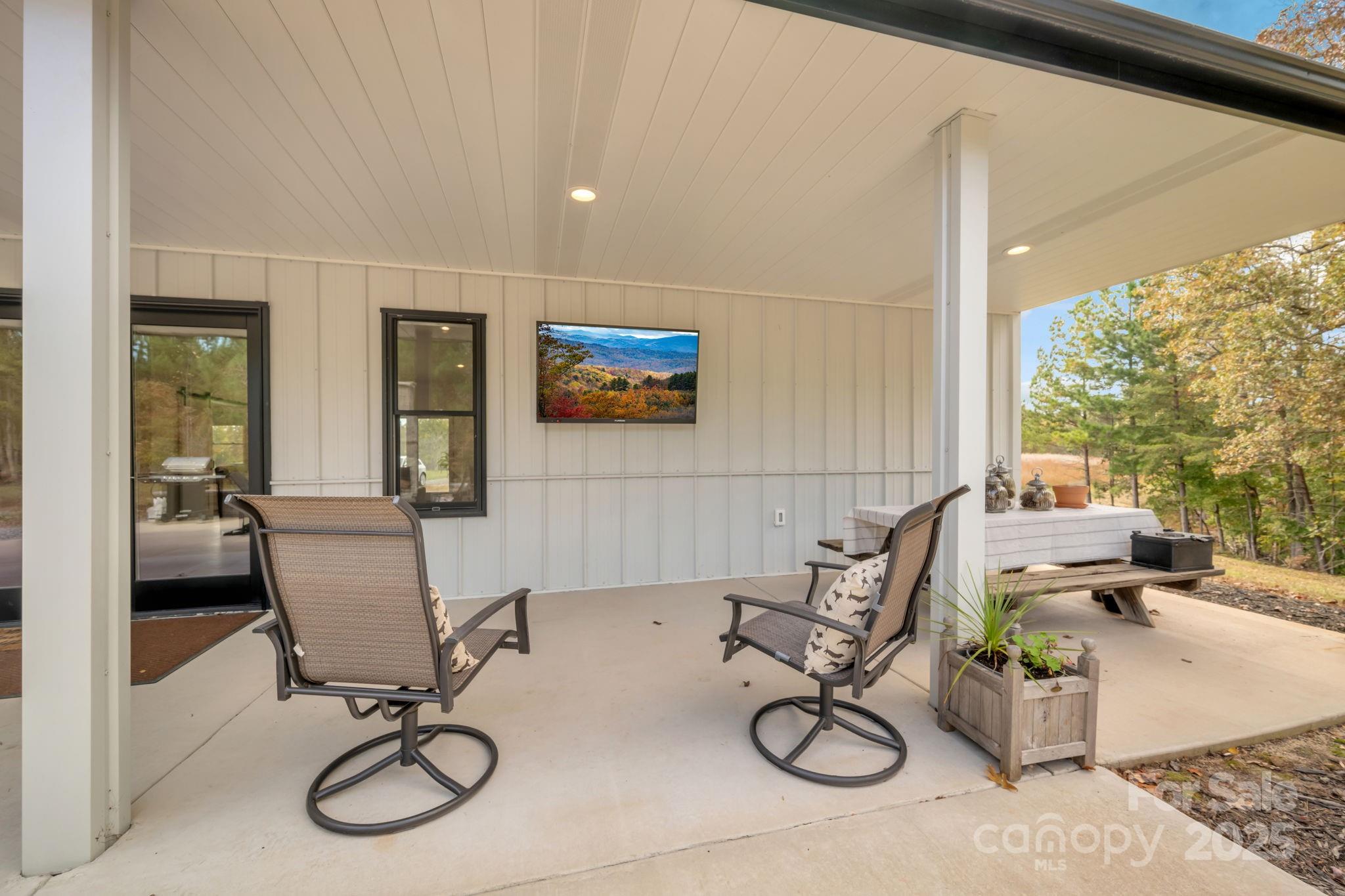 1260 Beaver Island Trail Road — Walnut Cove