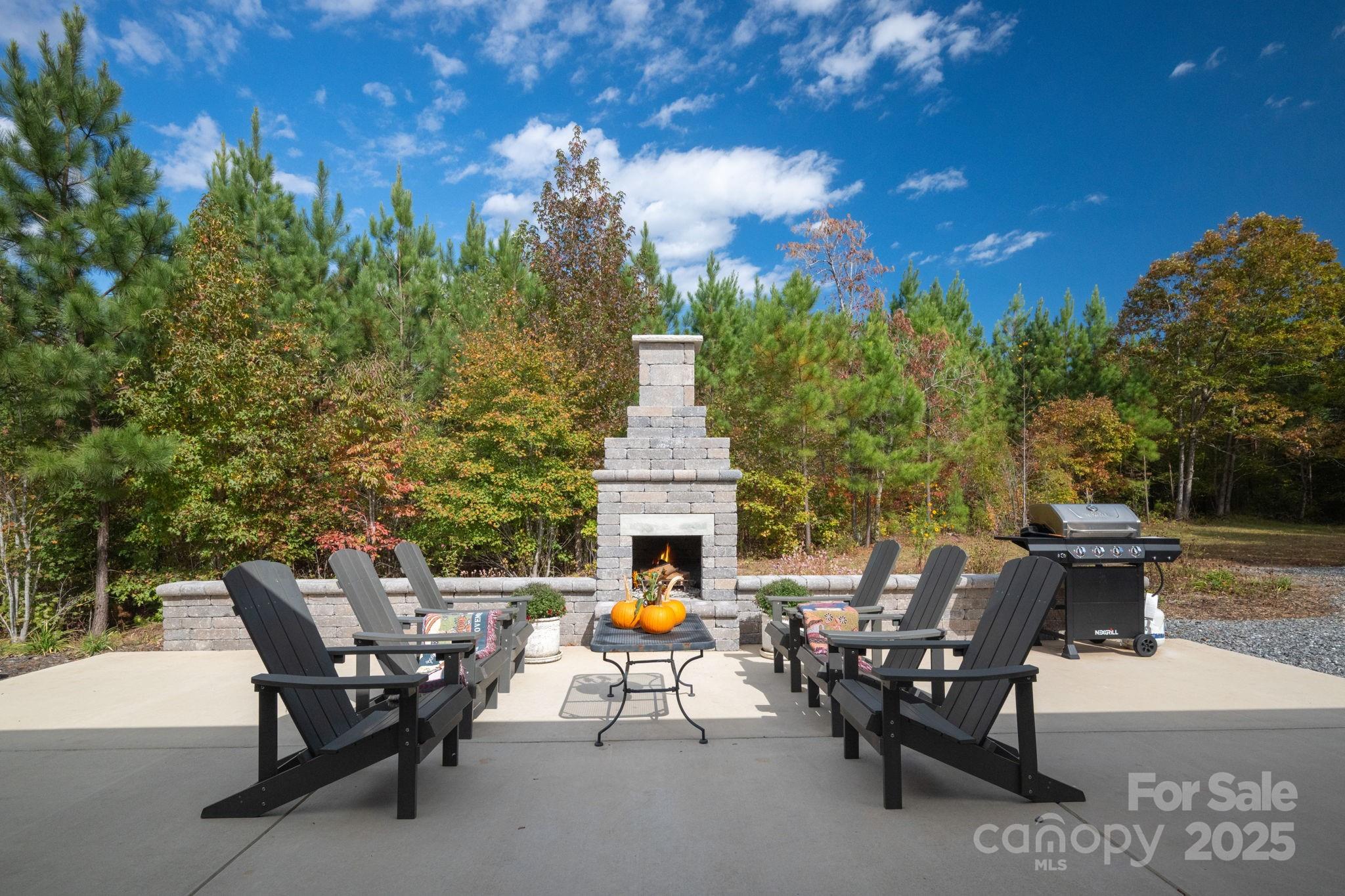 1260 Beaver Island Trail Road — Walnut Cove