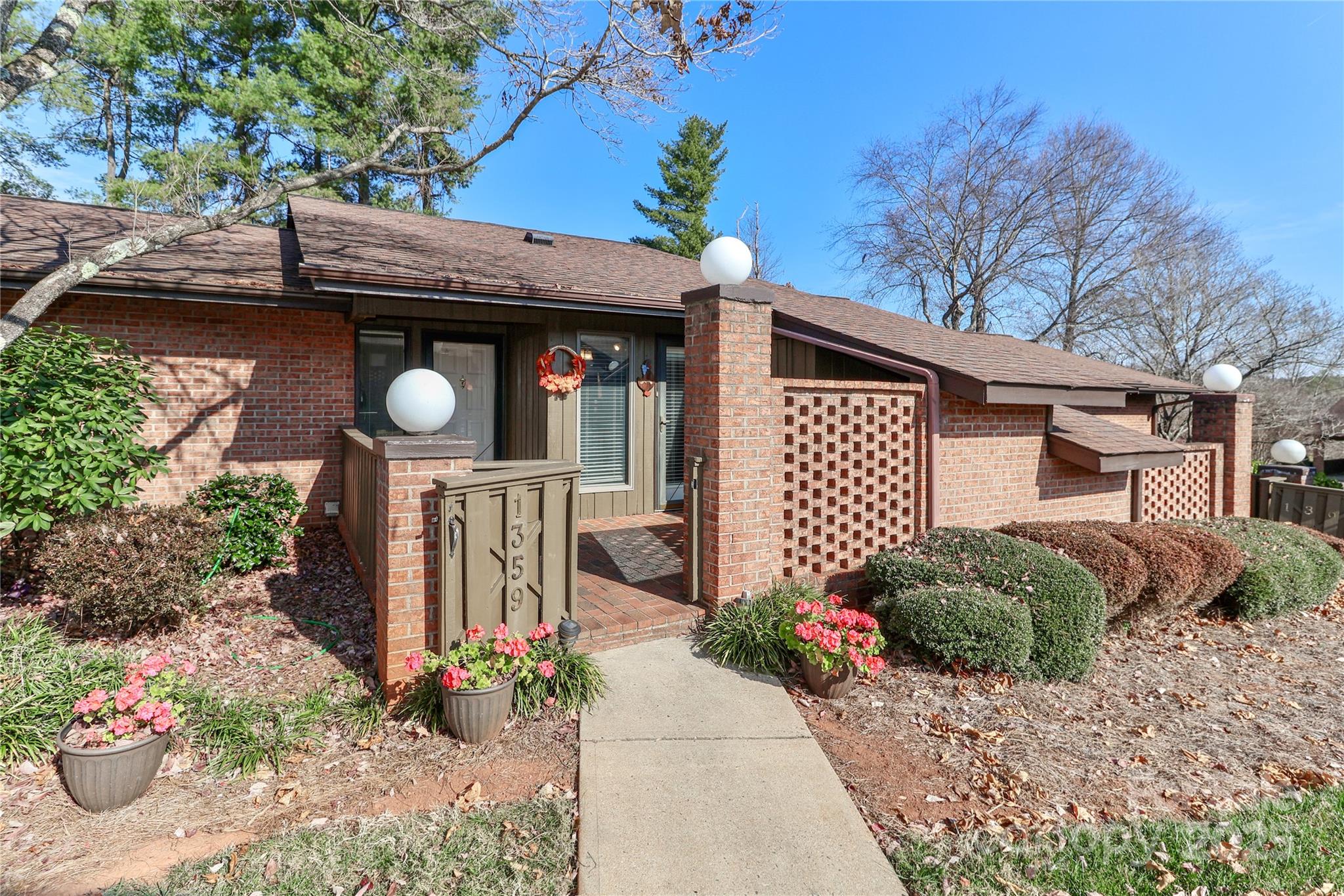 1359 Radio Road — Statesville