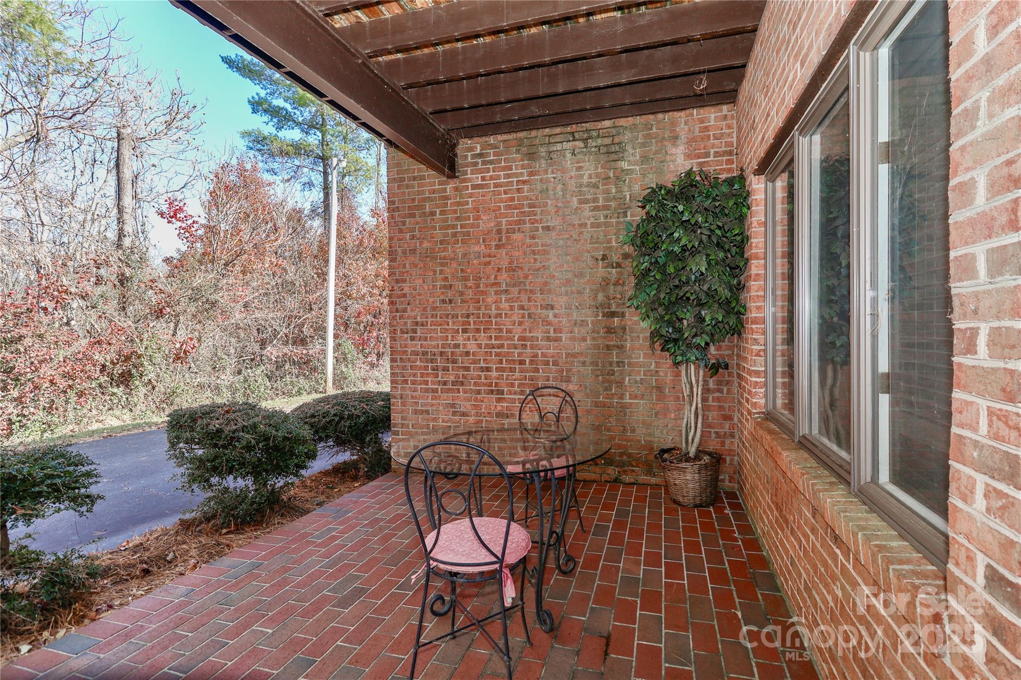 1359 Radio Road — Statesville