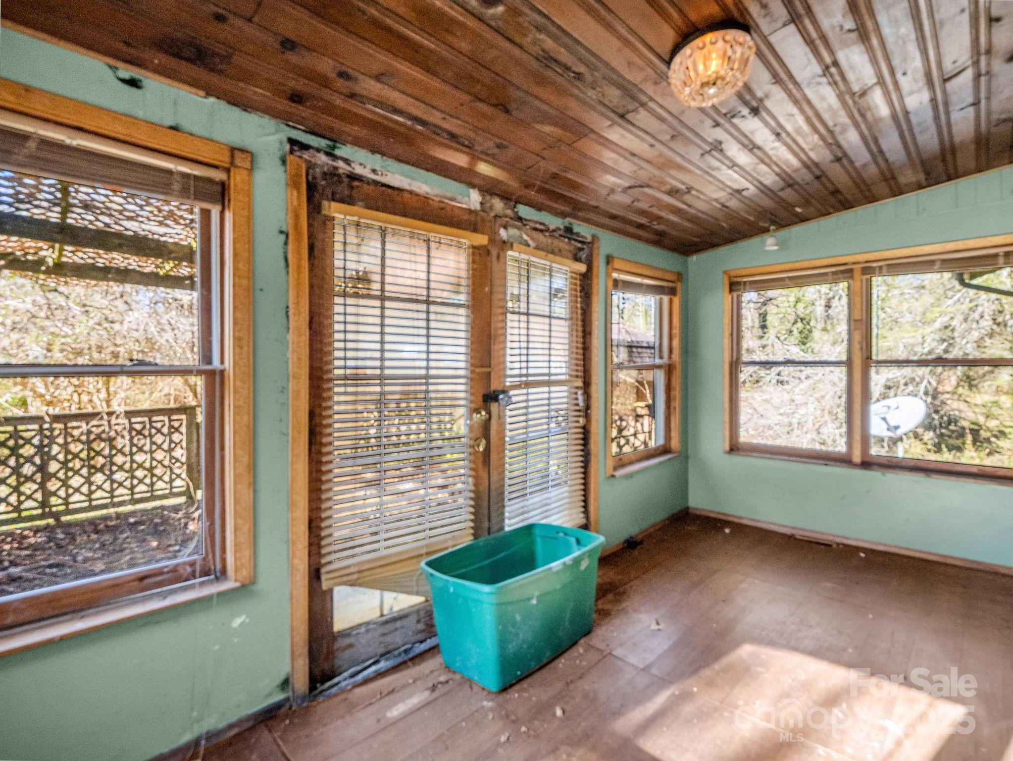 541 Broadway Street — Hendersonville