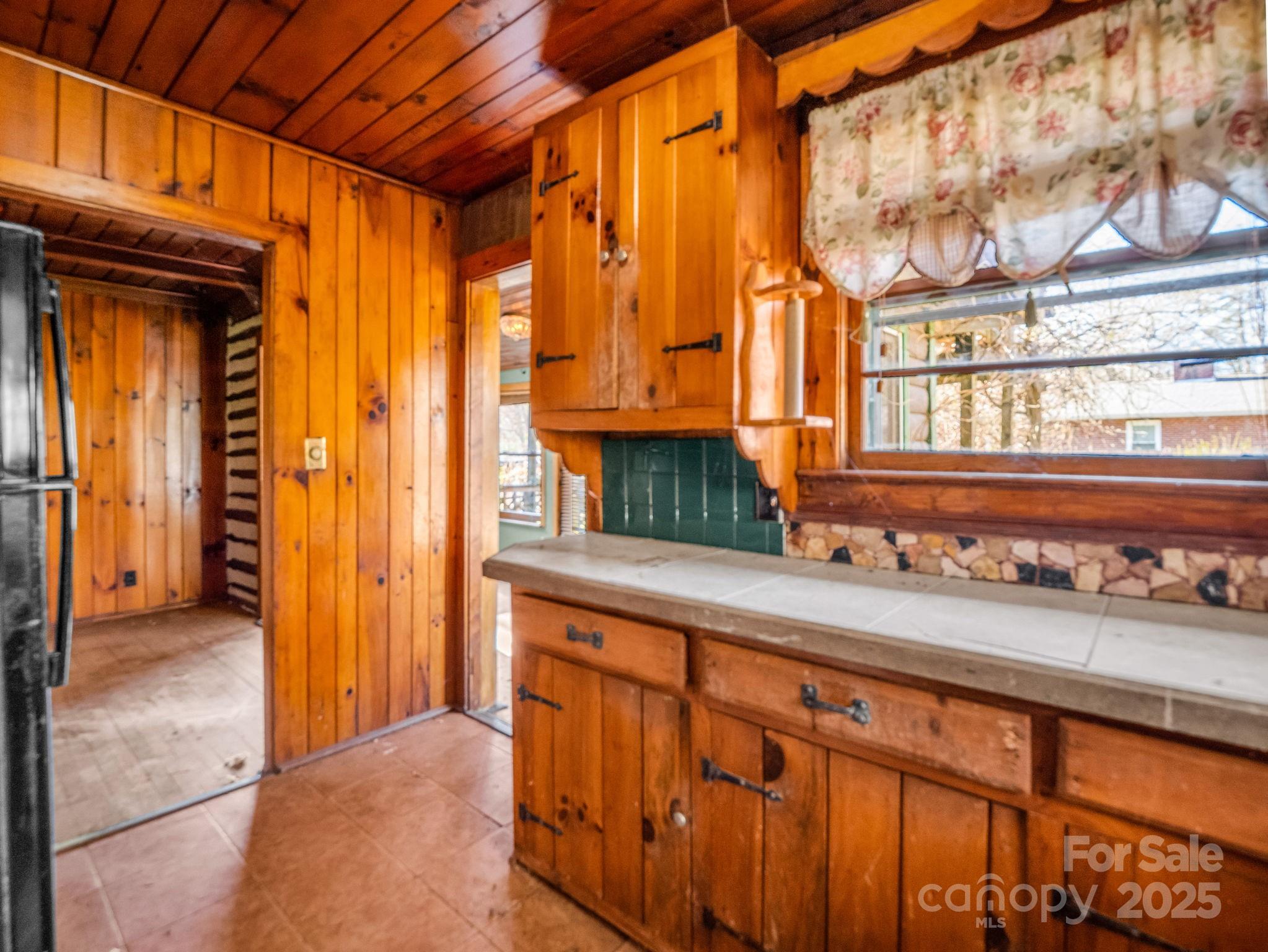 541 Broadway Street — Hendersonville