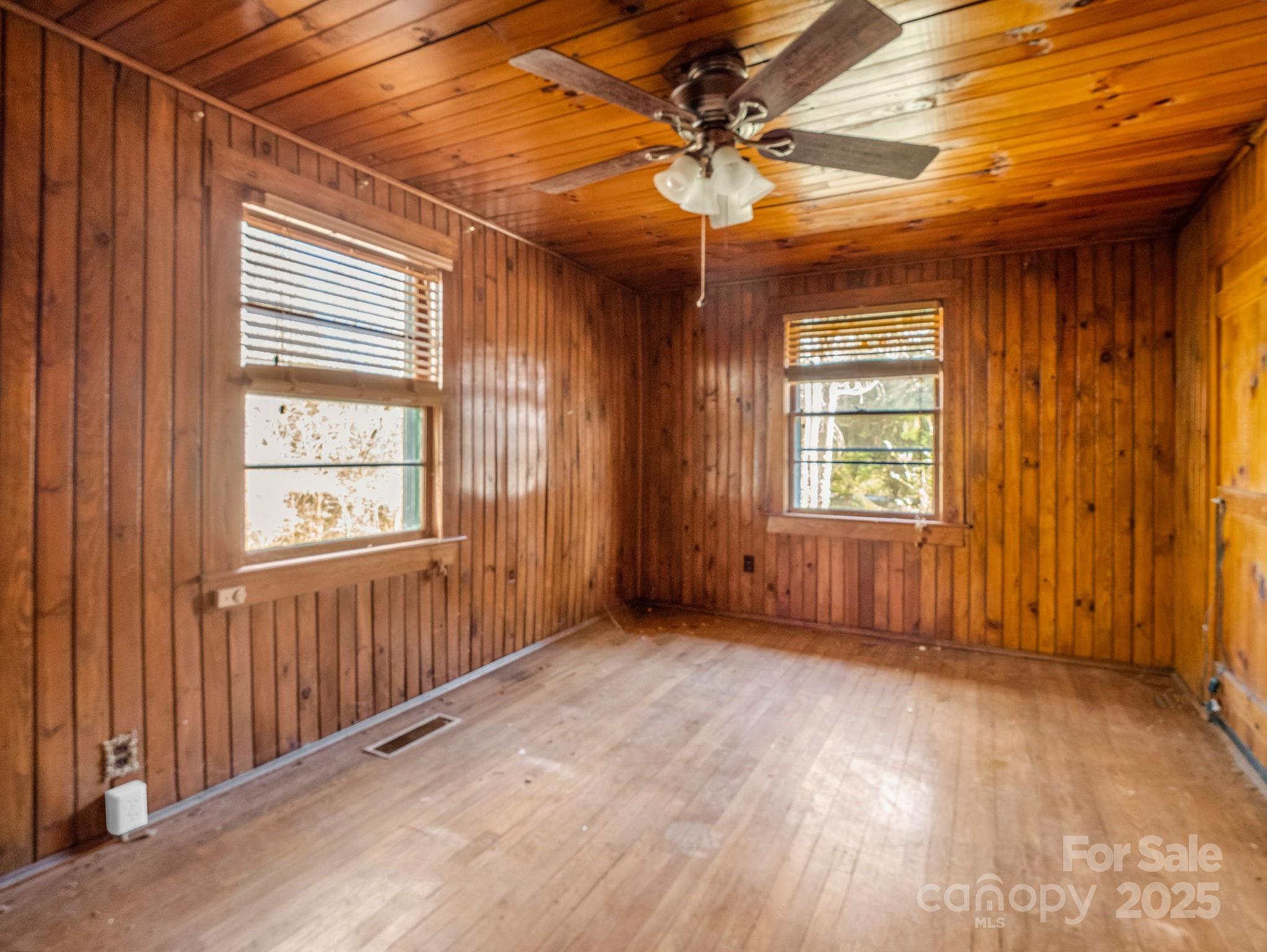 541 Broadway Street — Hendersonville