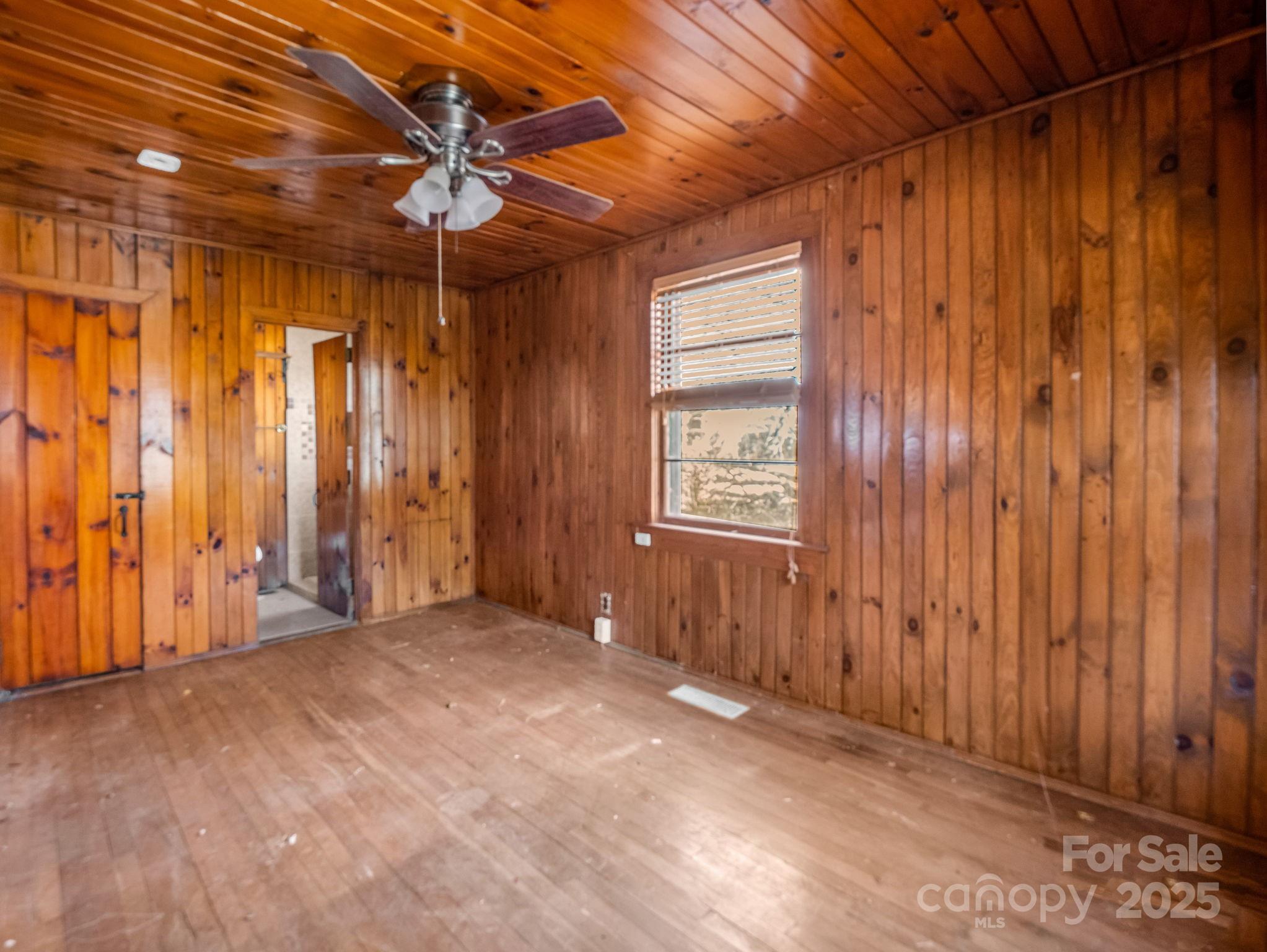 541 Broadway Street — Hendersonville