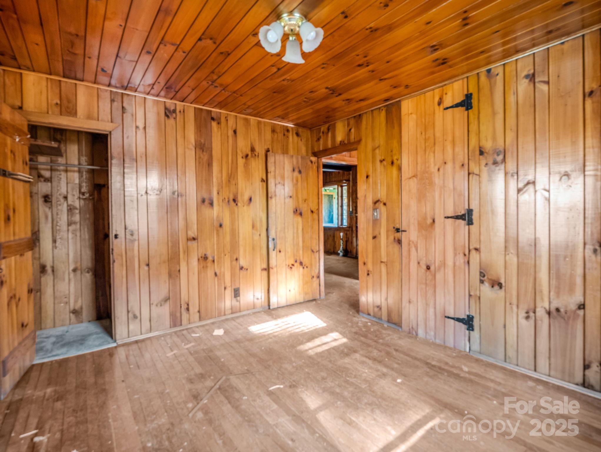 541 Broadway Street — Hendersonville