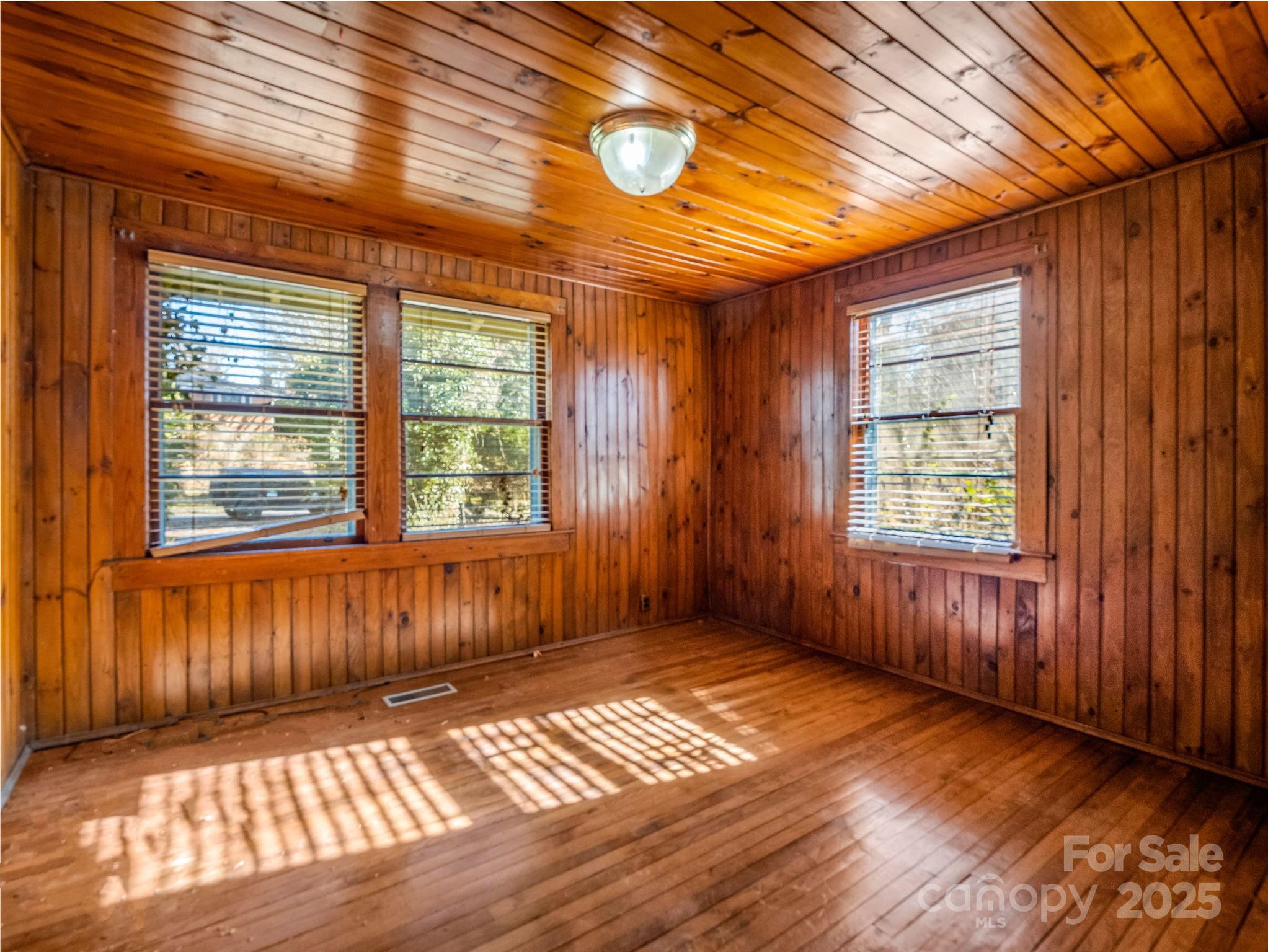541 Broadway Street — Hendersonville