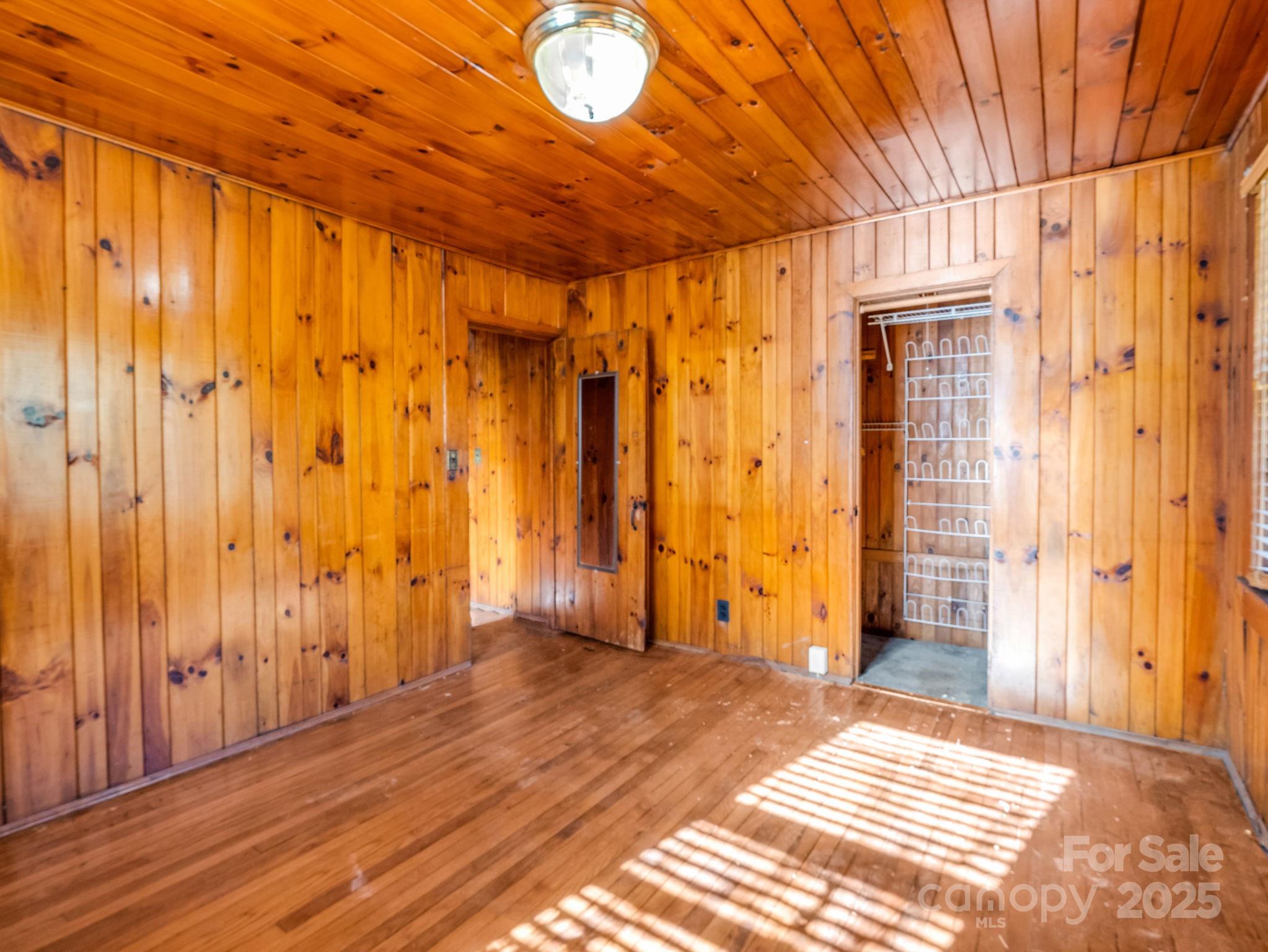 541 Broadway Street — Hendersonville