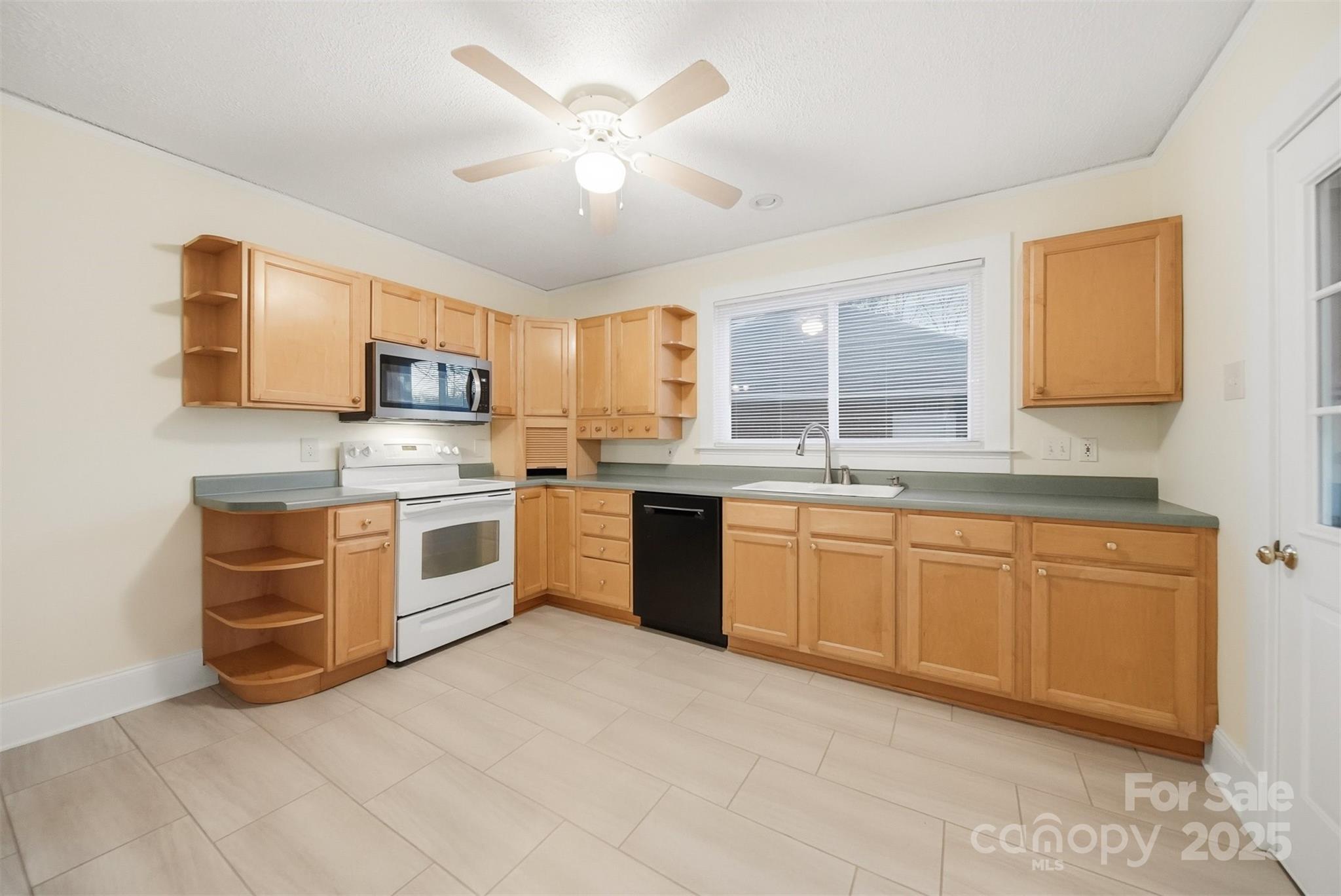 3 Enka Oak Street — Candler