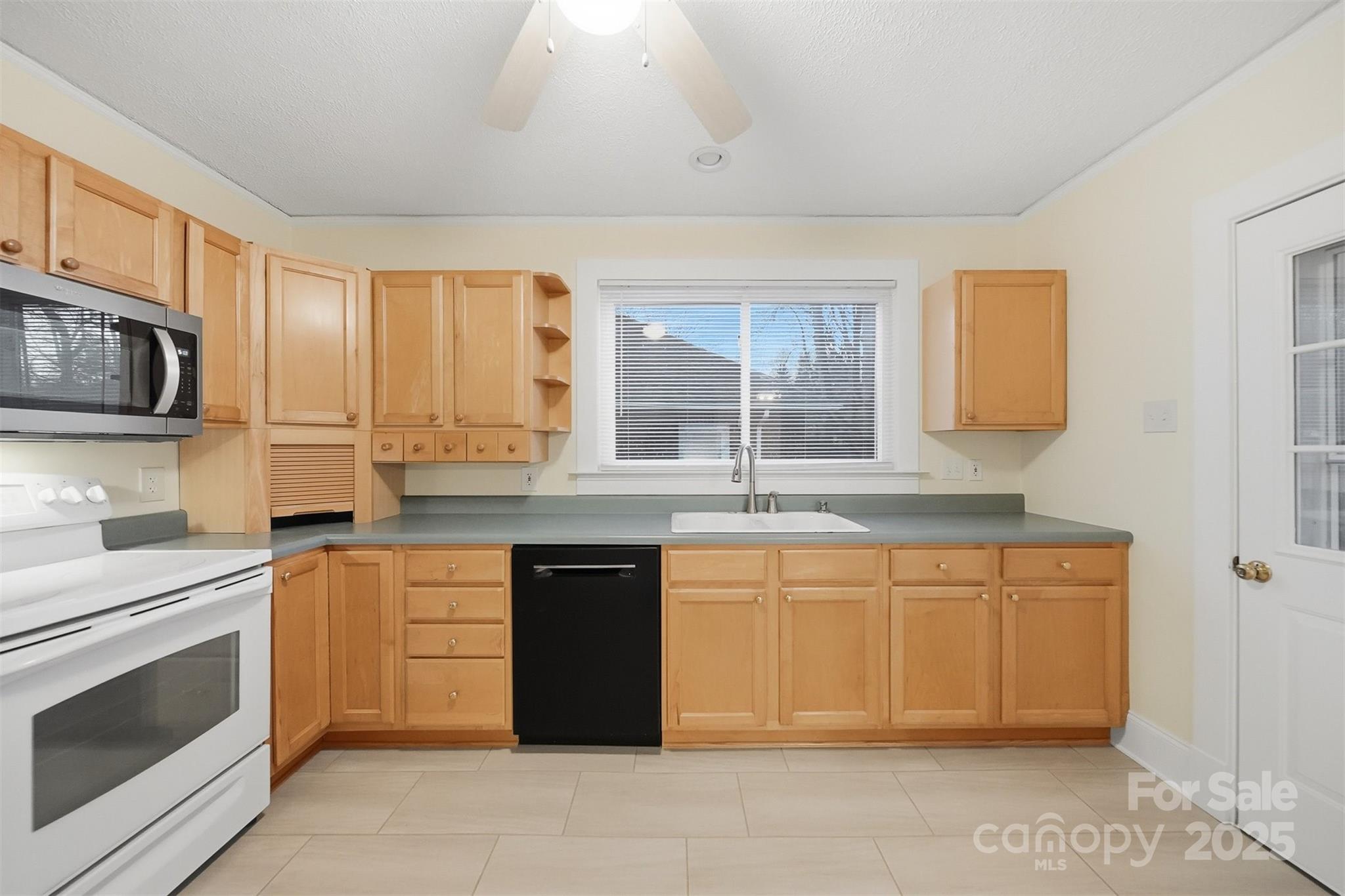 3 Enka Oak Street — Candler