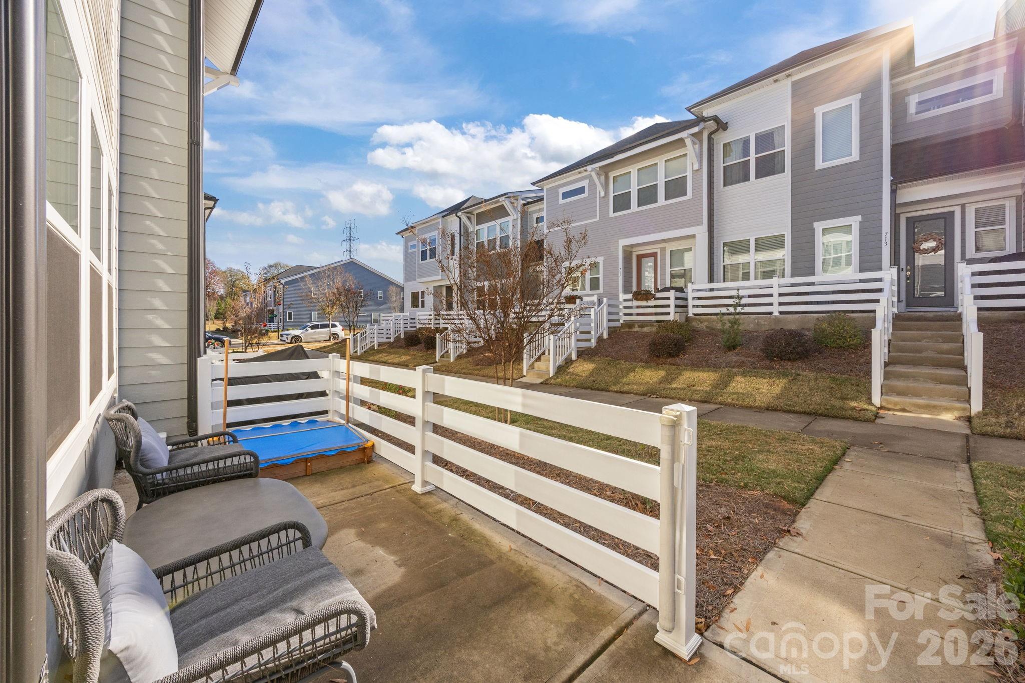 915 Kinsey Alley — Charlotte
