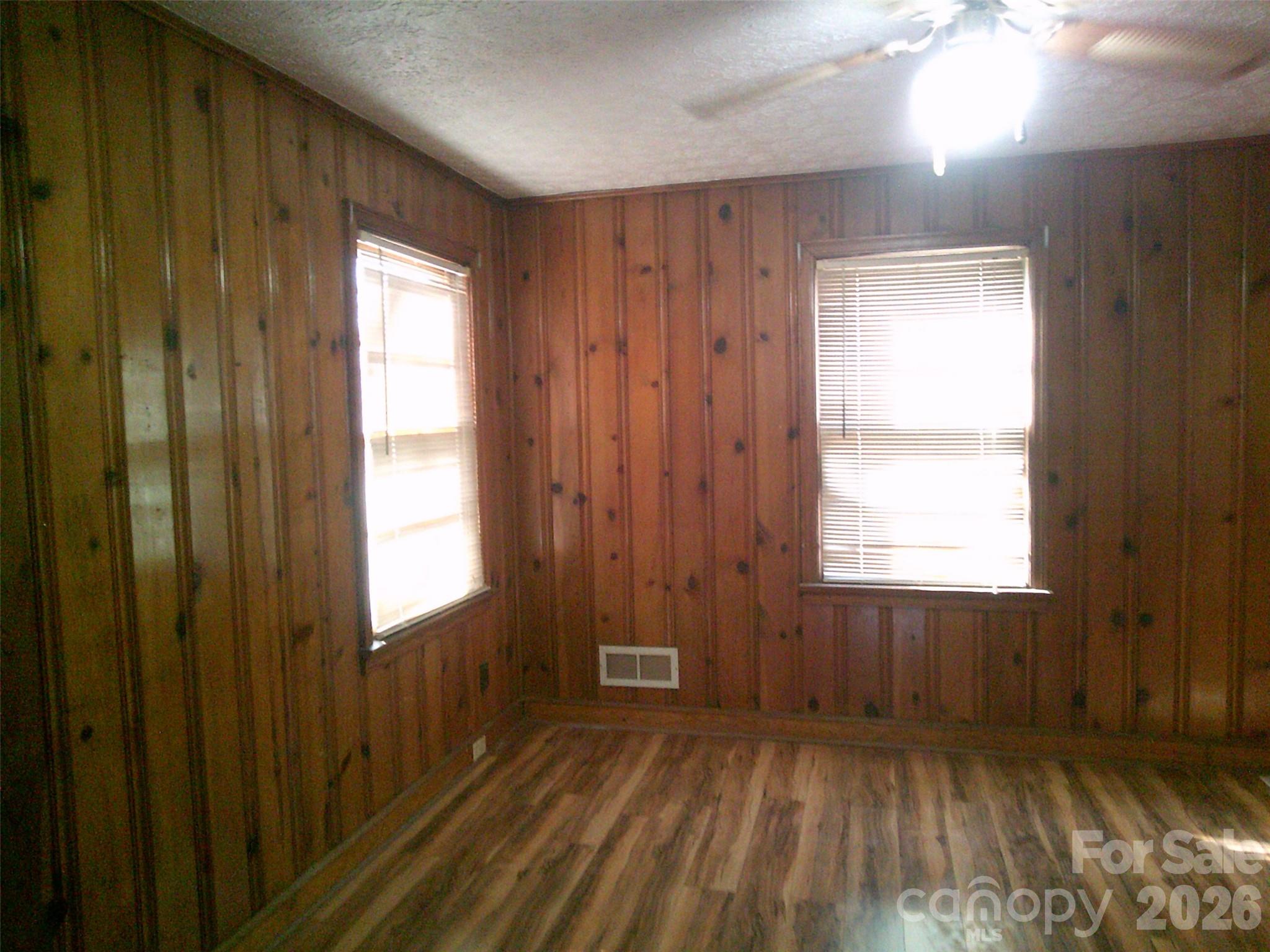 1303 W Dixon Boulevard — Shelby
