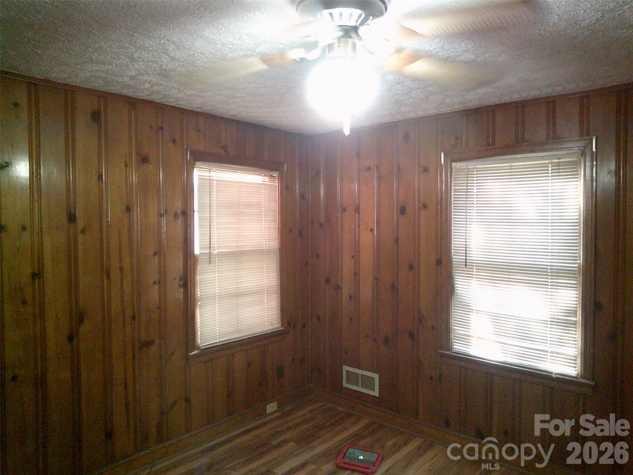 1303 W Dixon Boulevard — Shelby