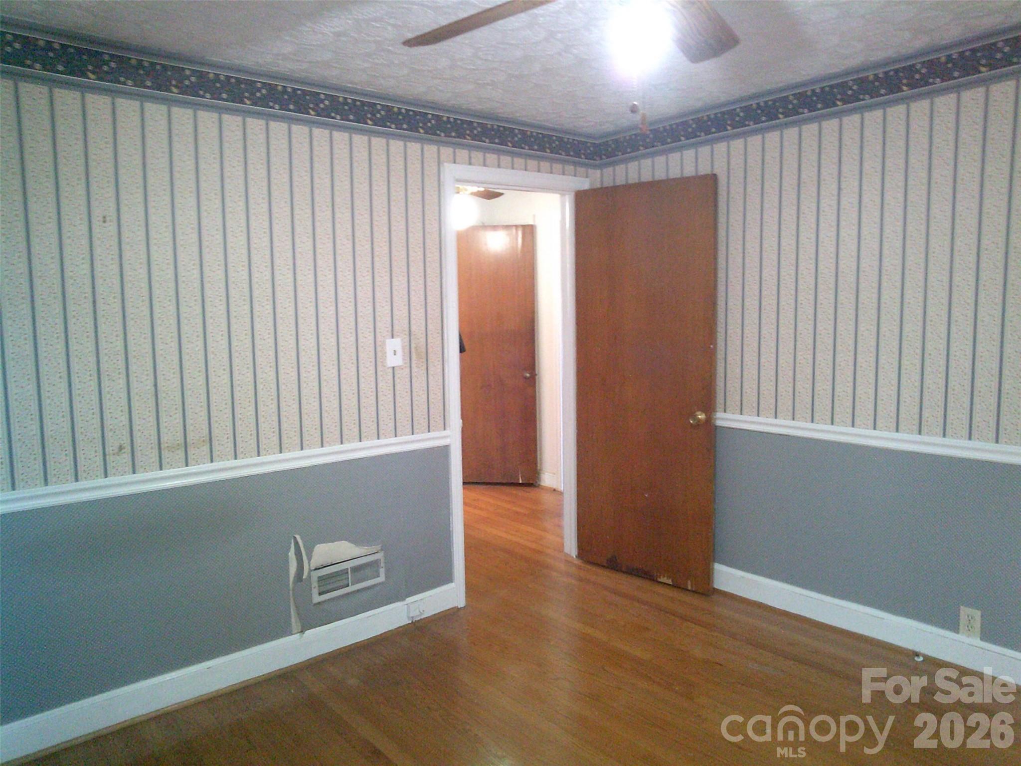1303 W Dixon Boulevard — Shelby