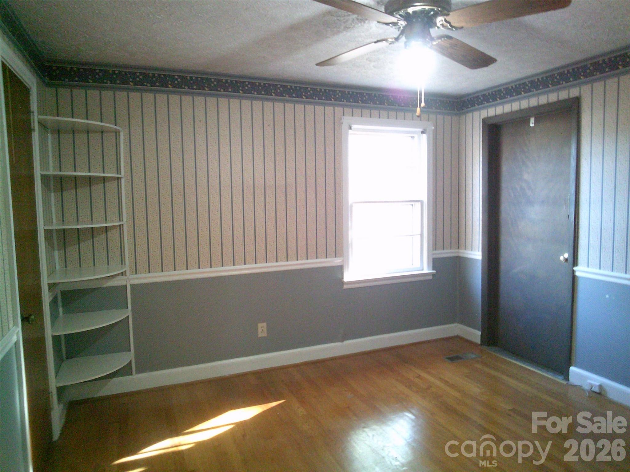 1303 W Dixon Boulevard — Shelby