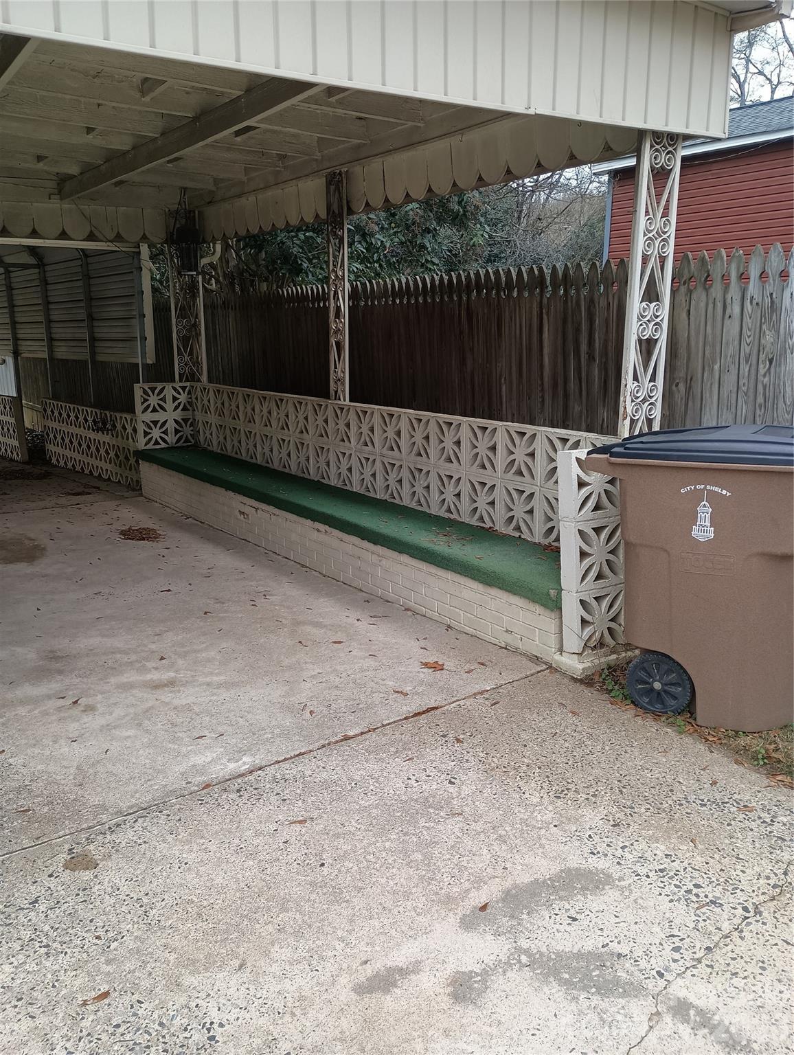 1303 W Dixon Boulevard — Shelby