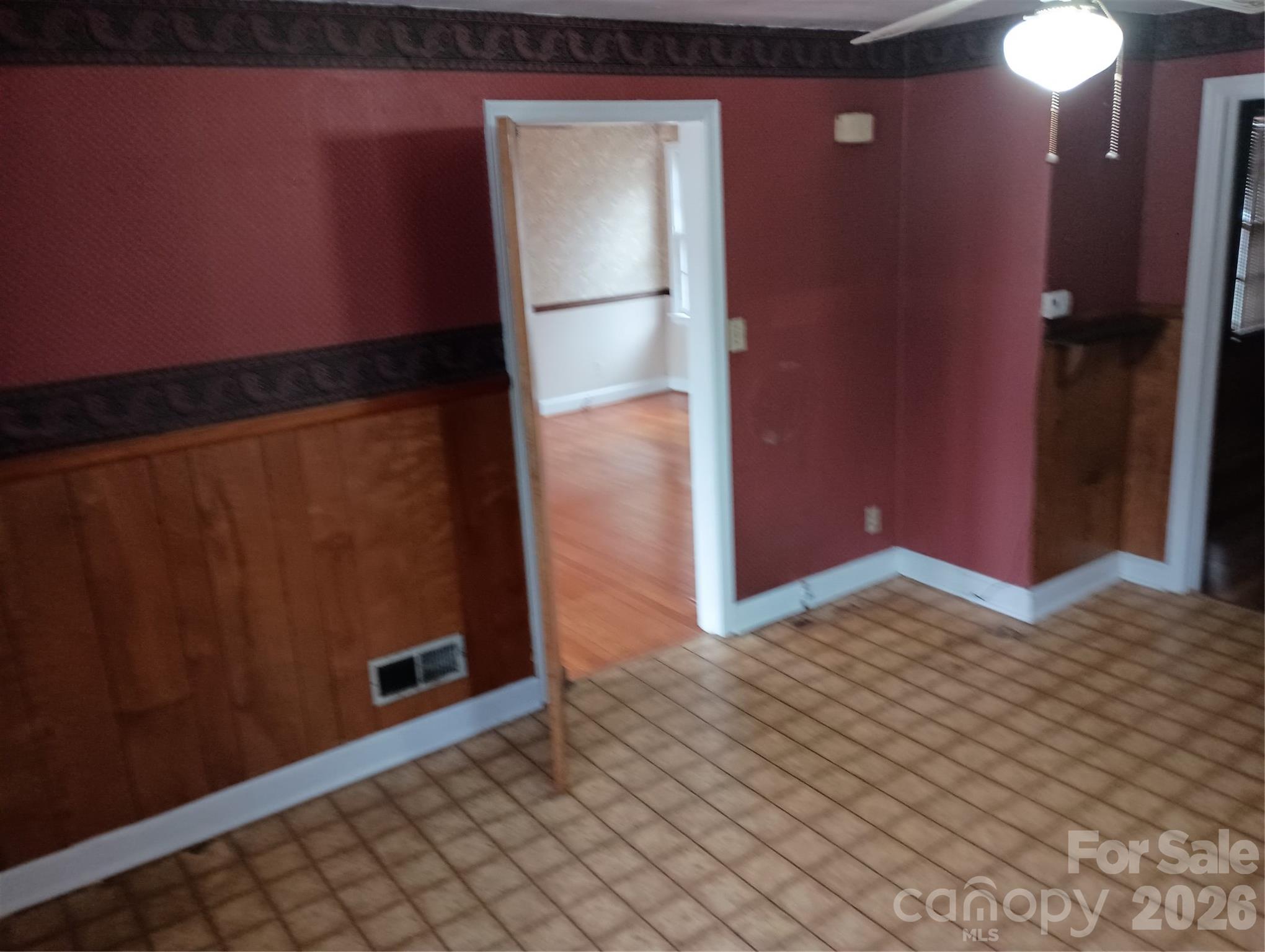 1303 W Dixon Boulevard — Shelby