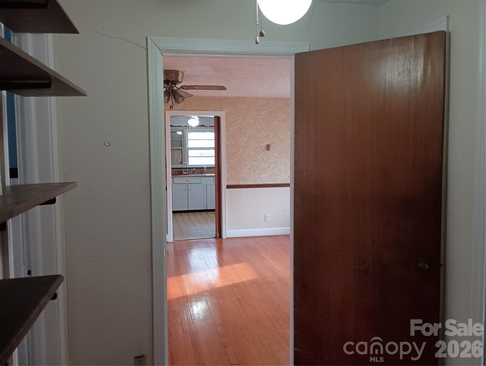 1303 W Dixon Boulevard — Shelby