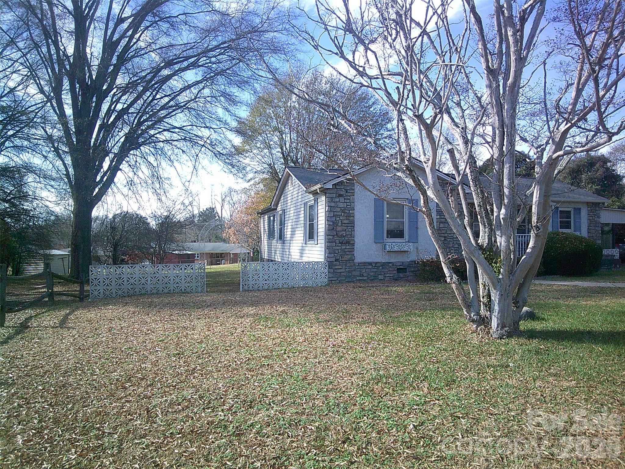 1303 W Dixon Boulevard — Shelby