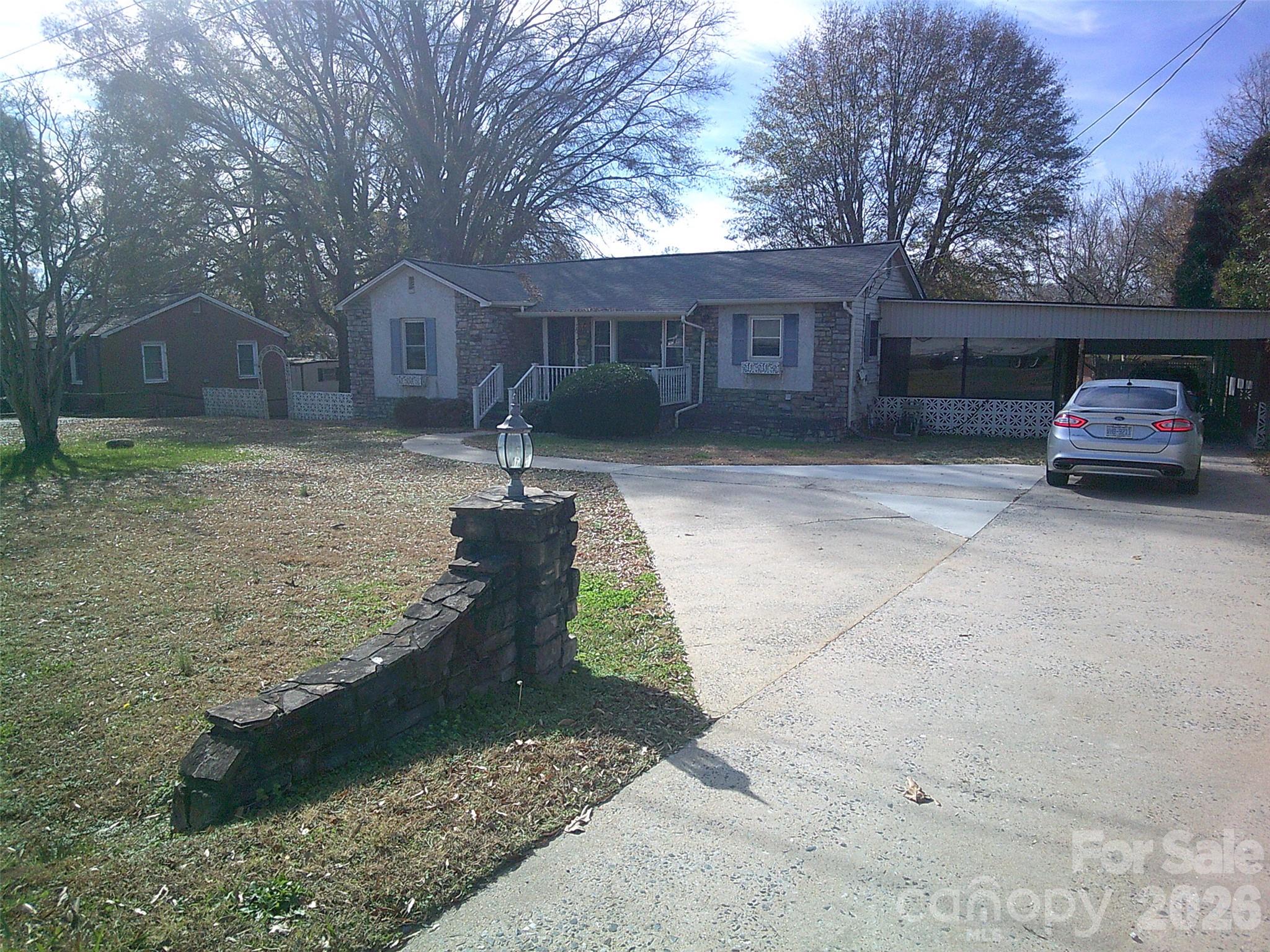 1303 W Dixon Boulevard — Shelby
