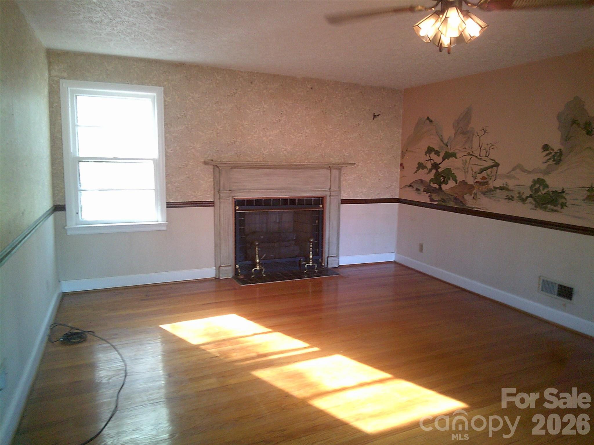 1303 W Dixon Boulevard — Shelby
