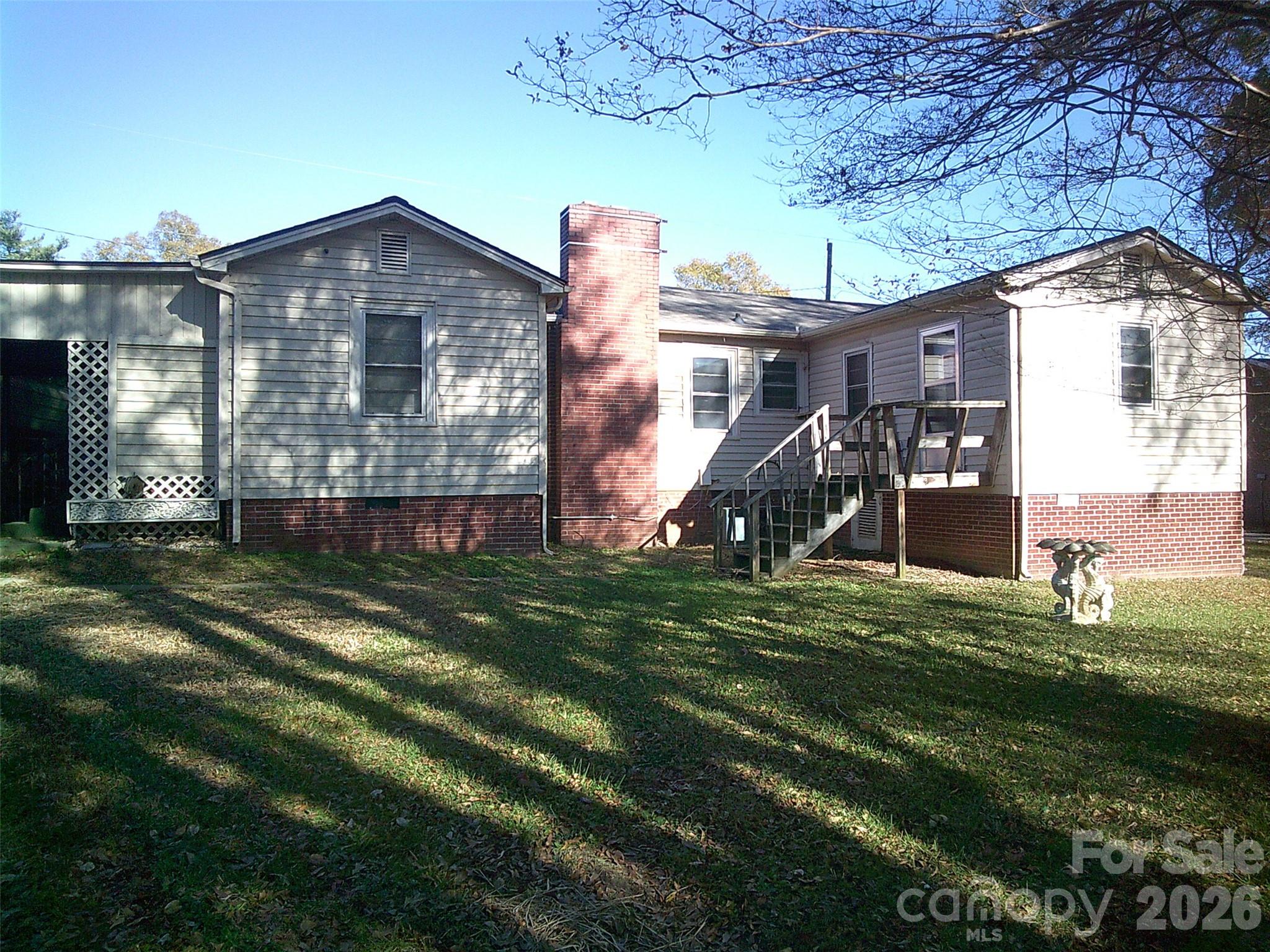 1303 W Dixon Boulevard — Shelby