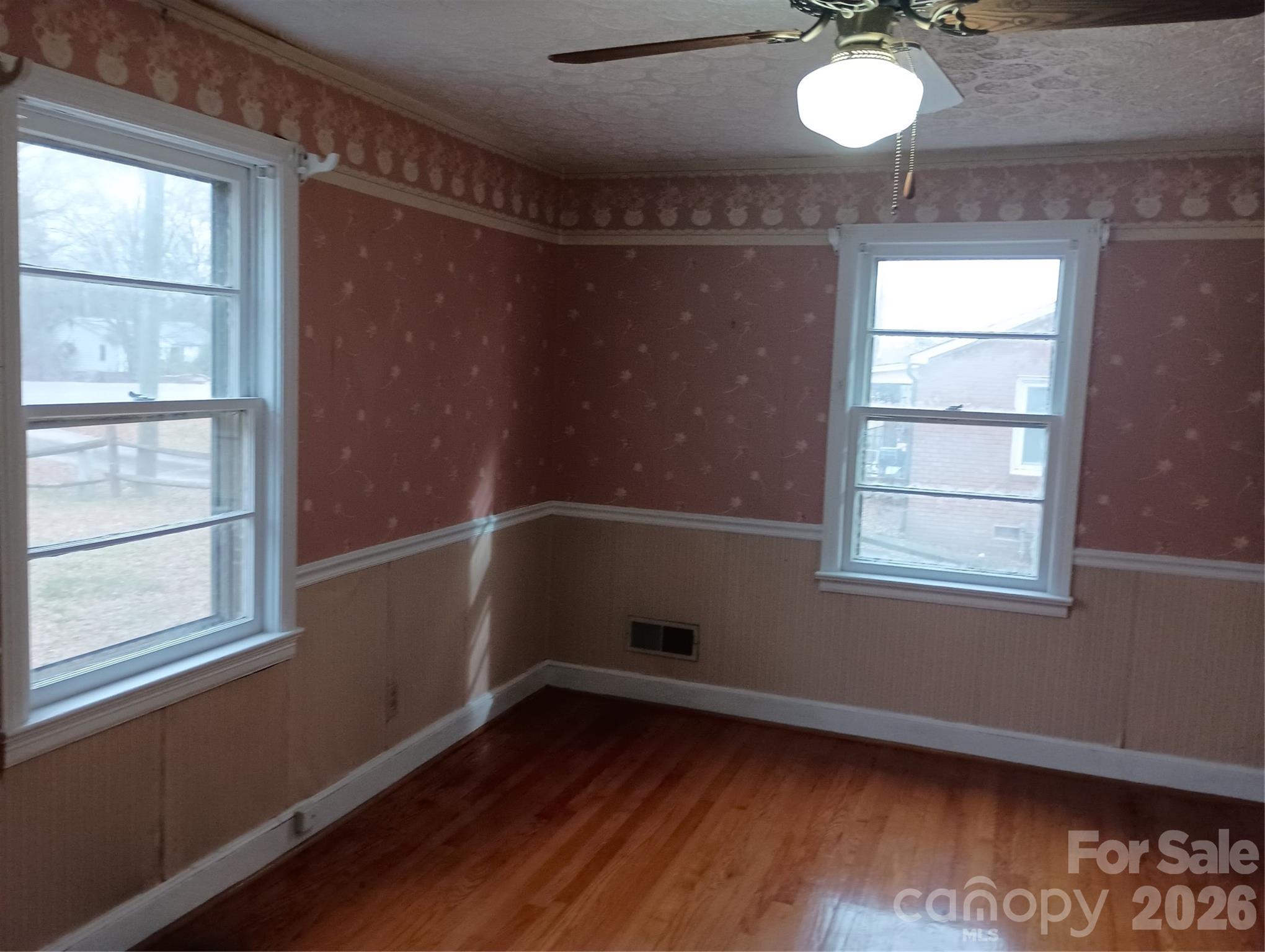 1303 W Dixon Boulevard — Shelby